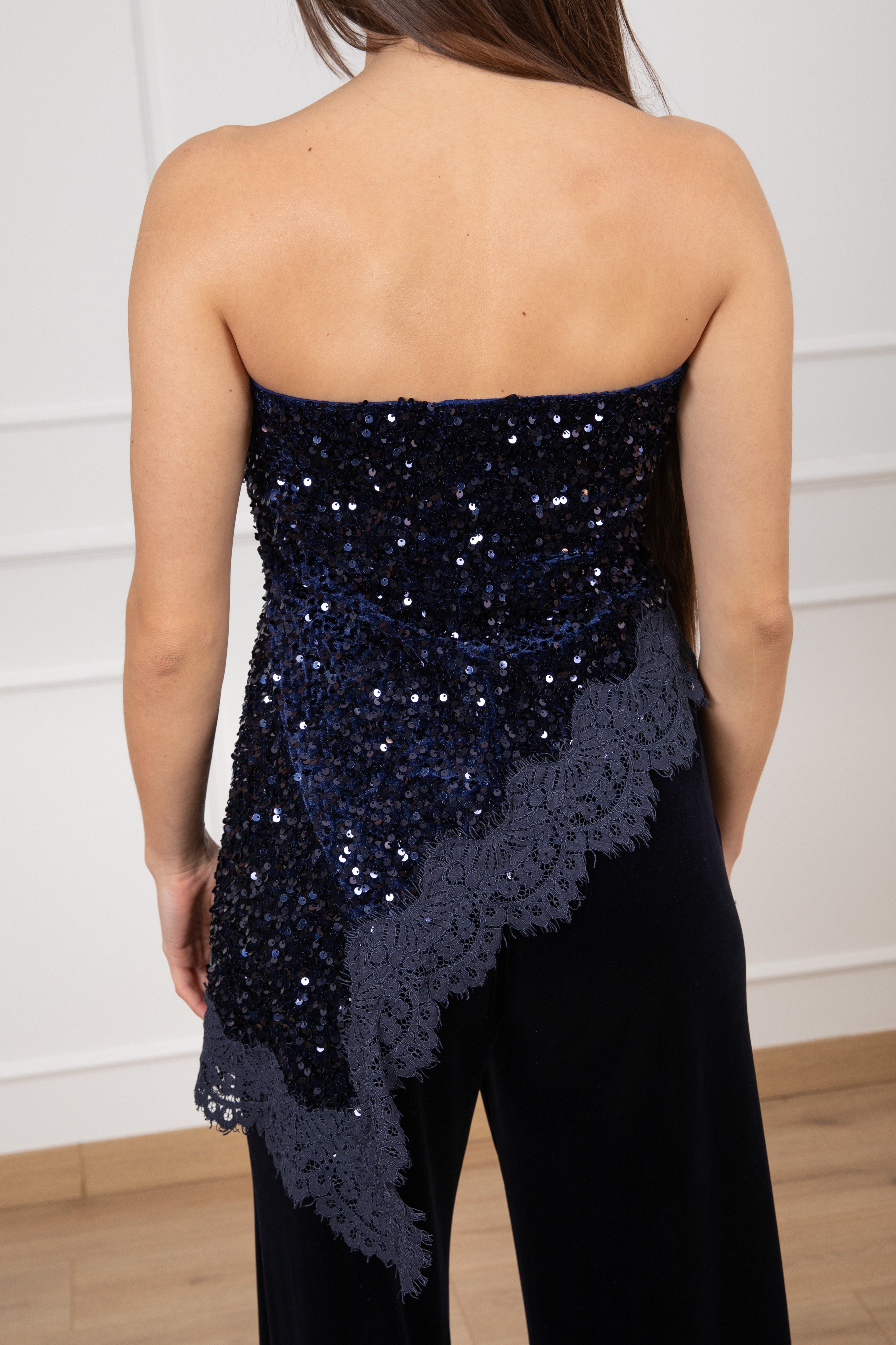 Top asimmetrico in ciniglia con paillettes e pizzo Motel