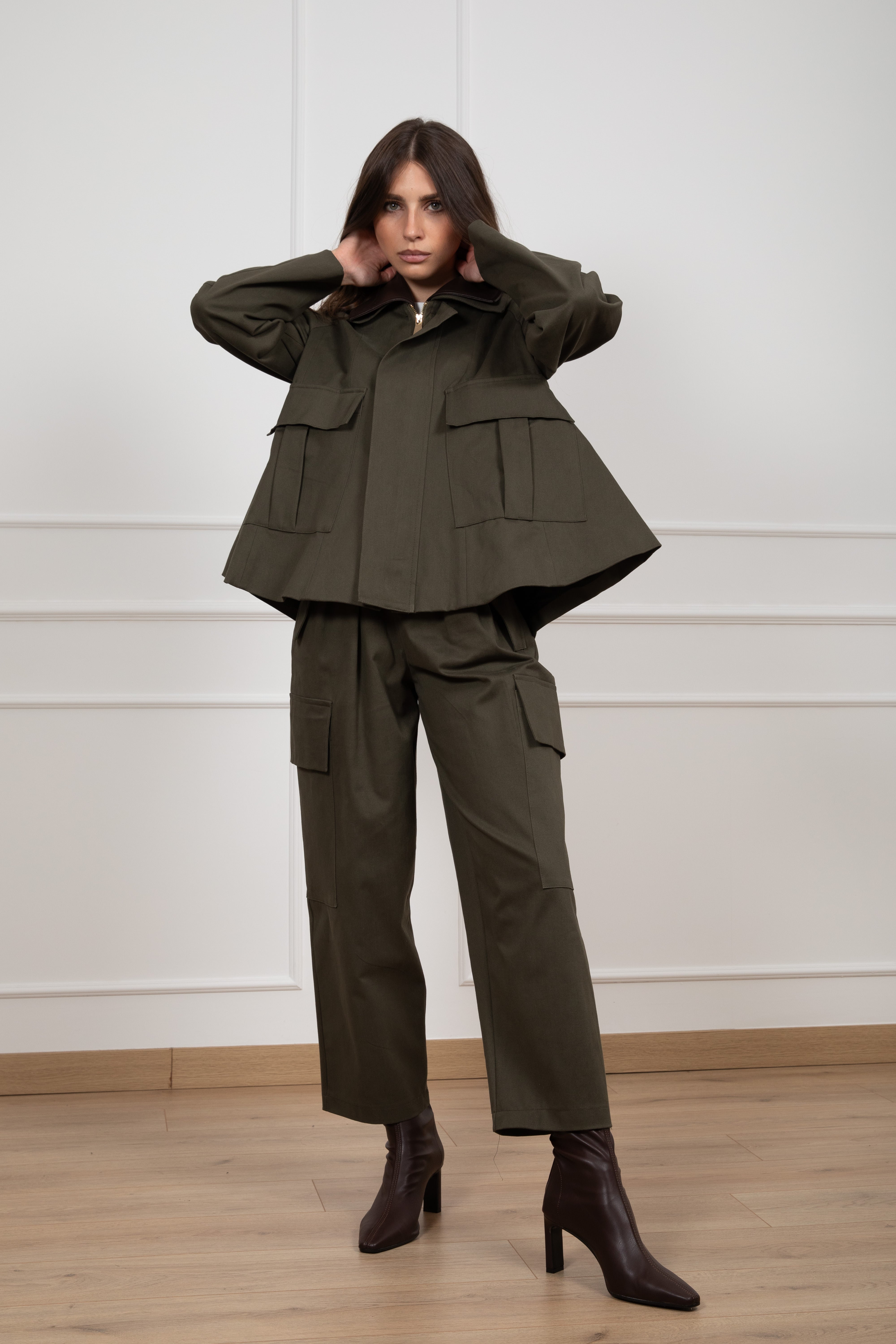 Pantalone cargo con pinces ViCOLO