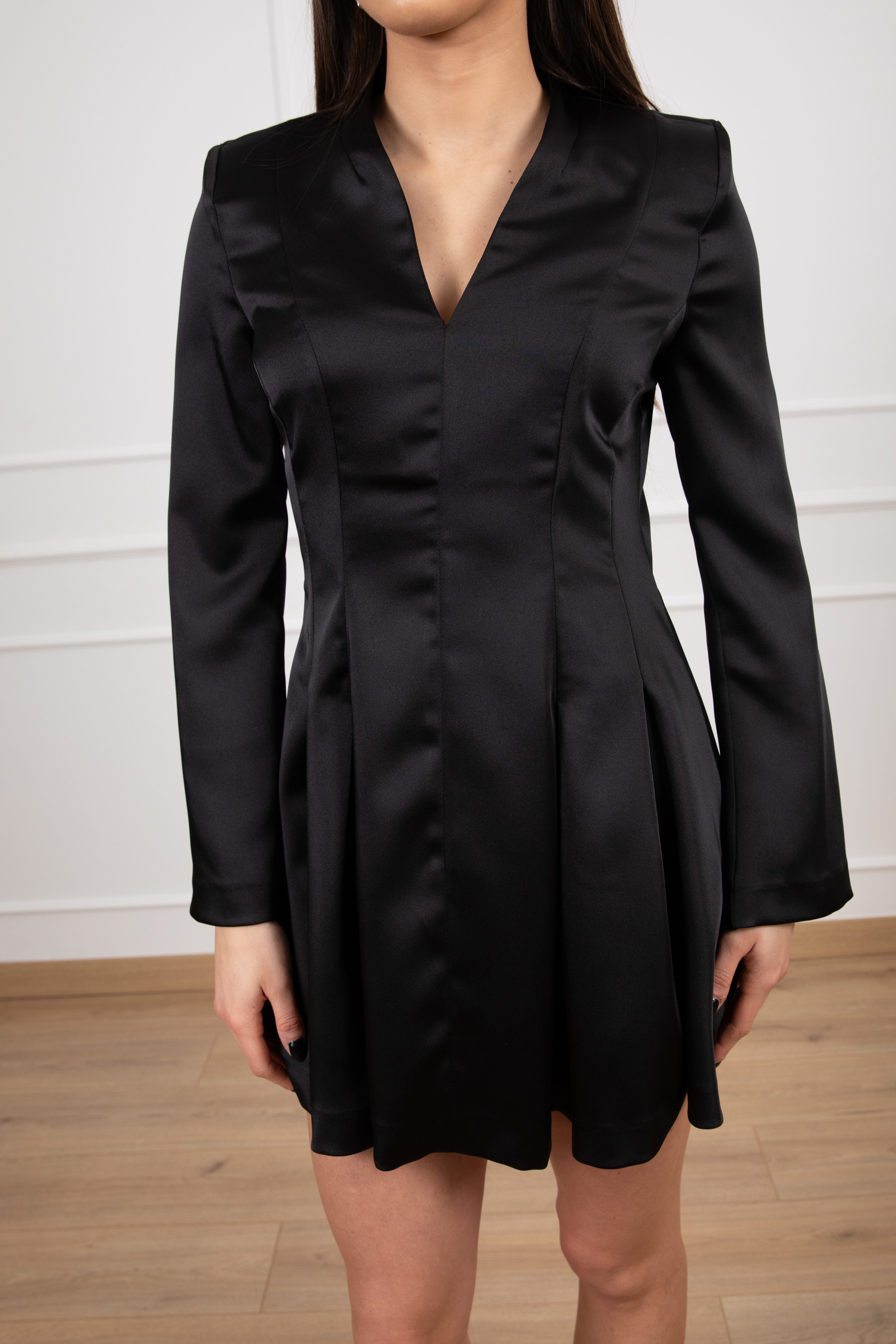 Mini-abito svasato in raso ViCOLO