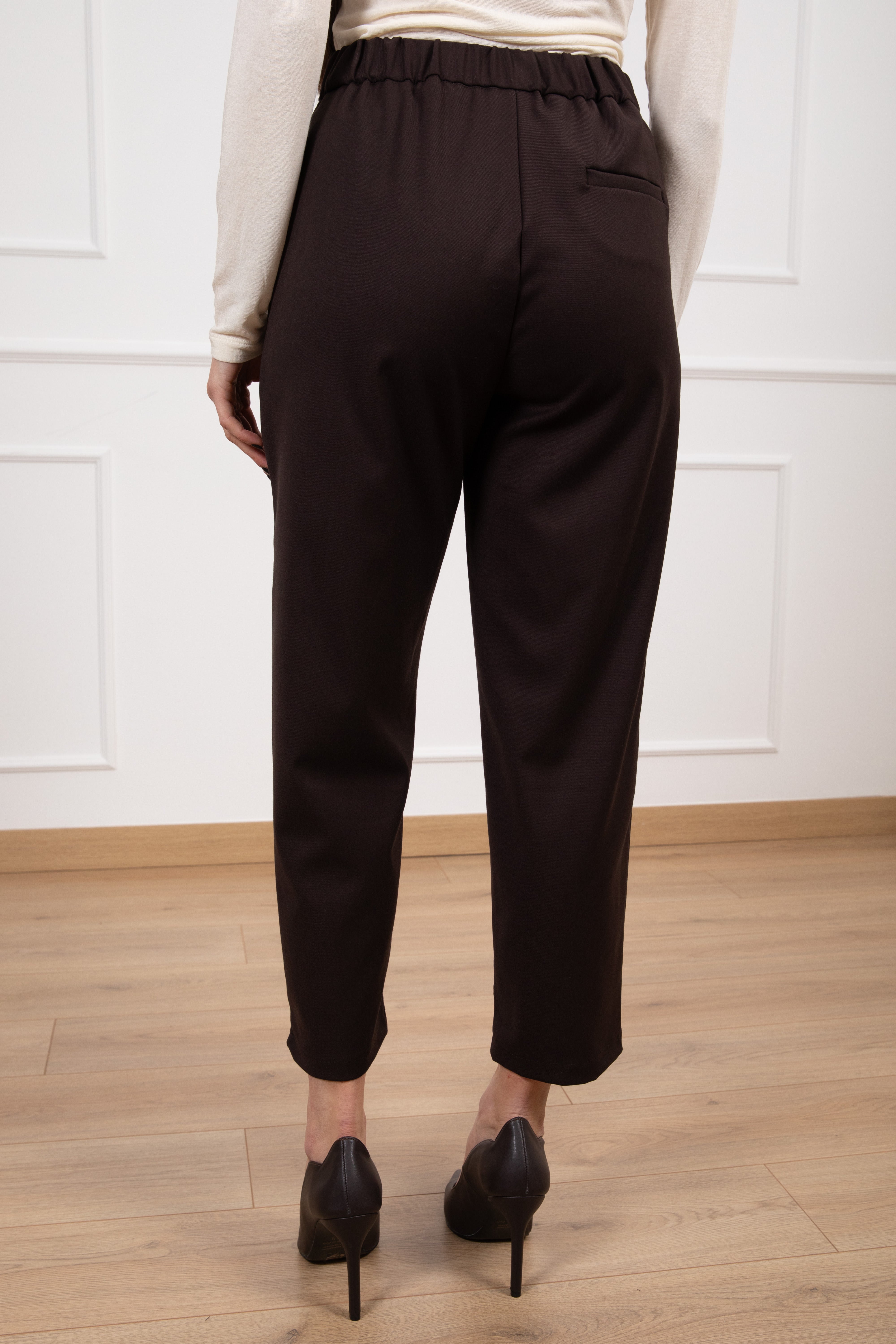 Pantalone carrot-fit con elastico sul retro in calda viscosa ViCOLO