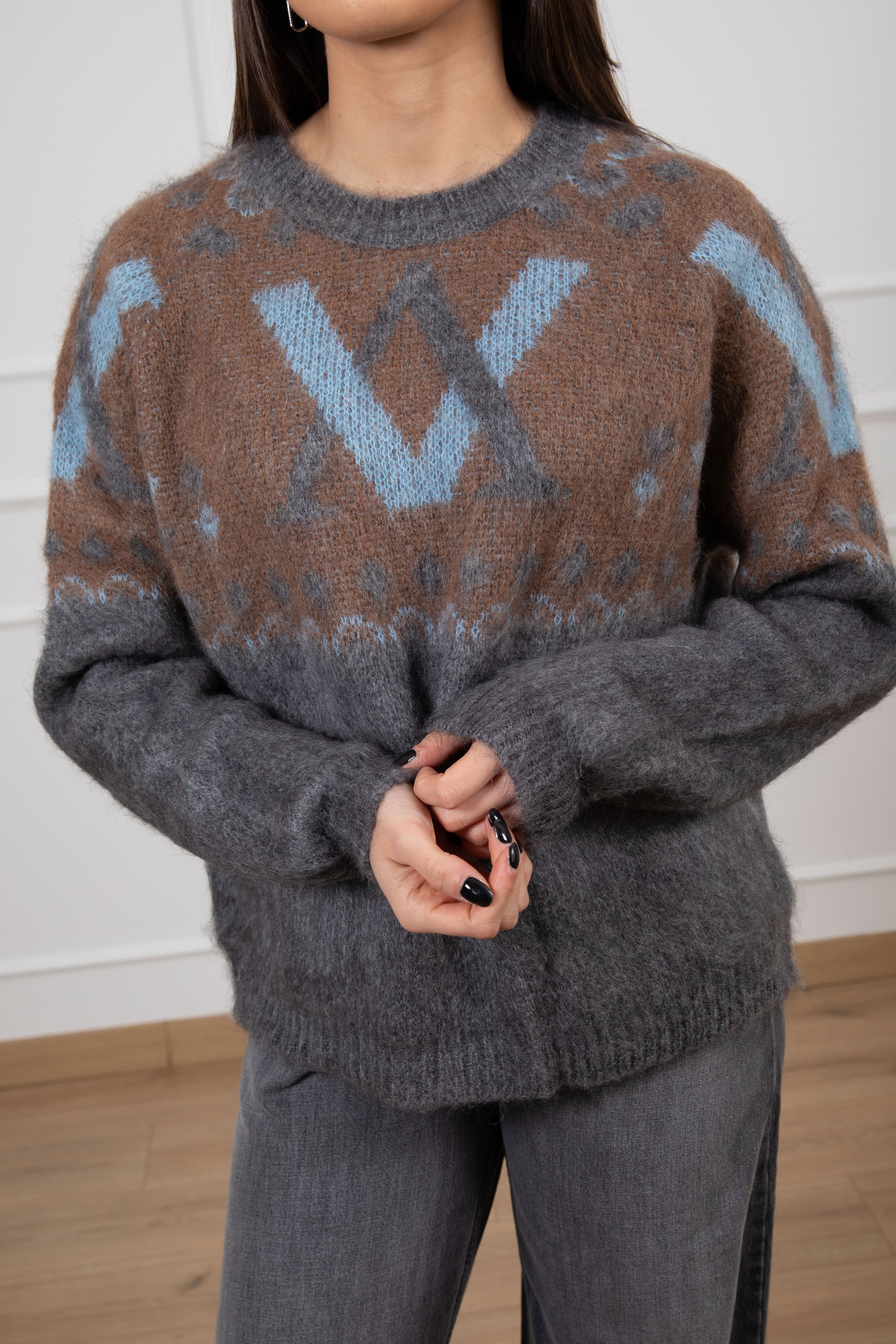 Pull multicolor con logo geometrico ViCOLO