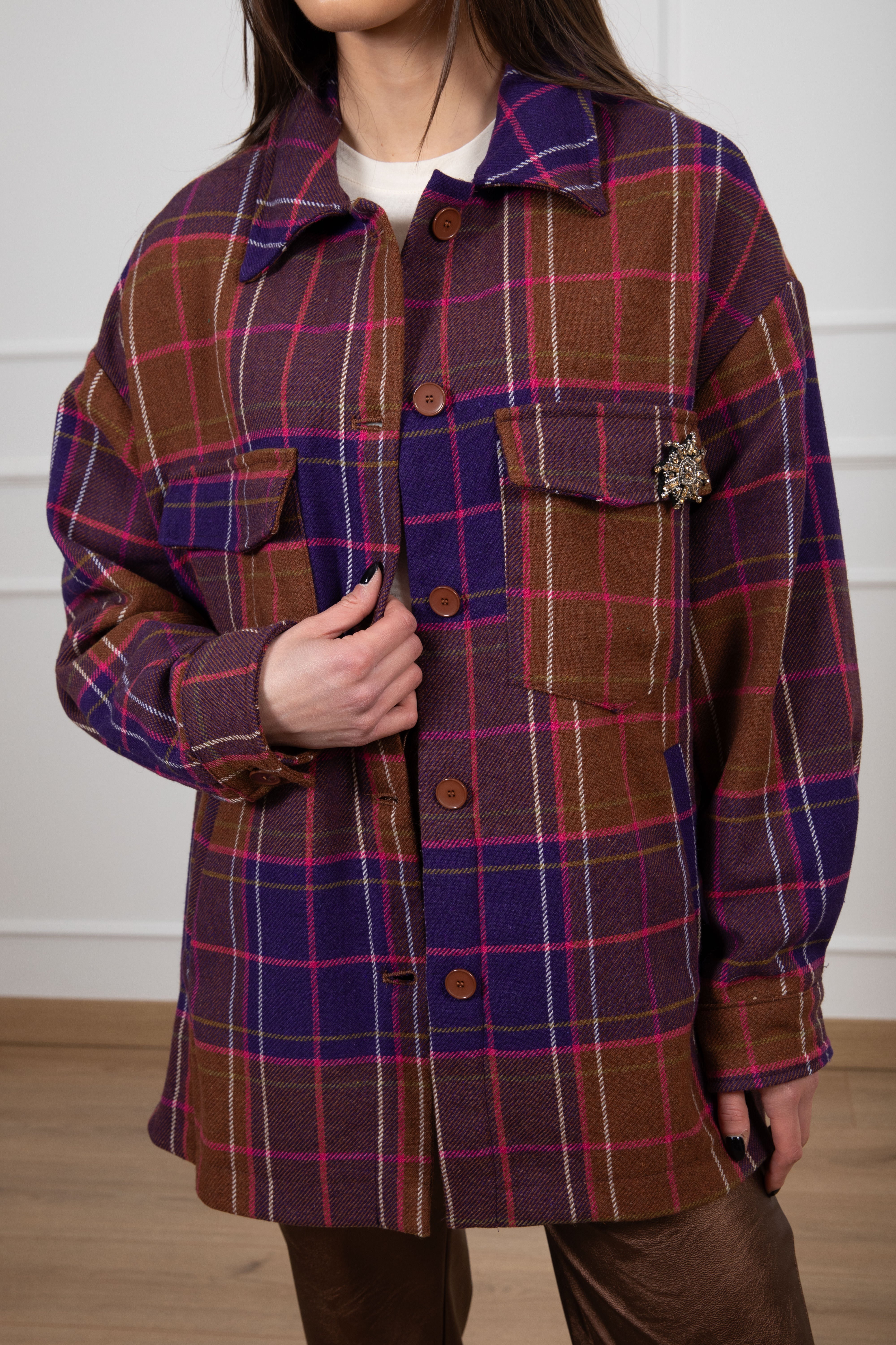 Camicia check viola con spilla Motel
