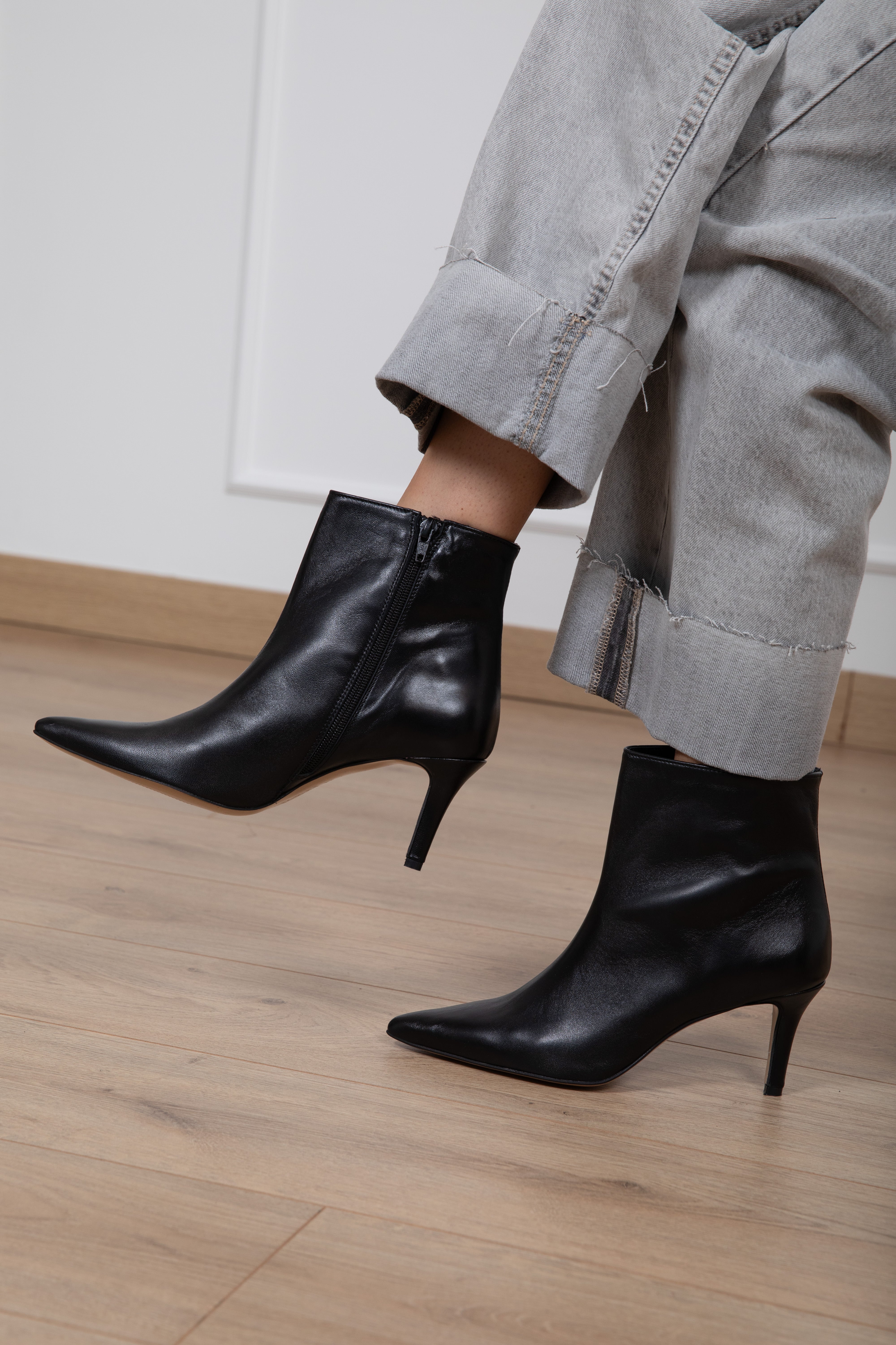 Tronchetto in pelle con tacco a spillo Divine Follie