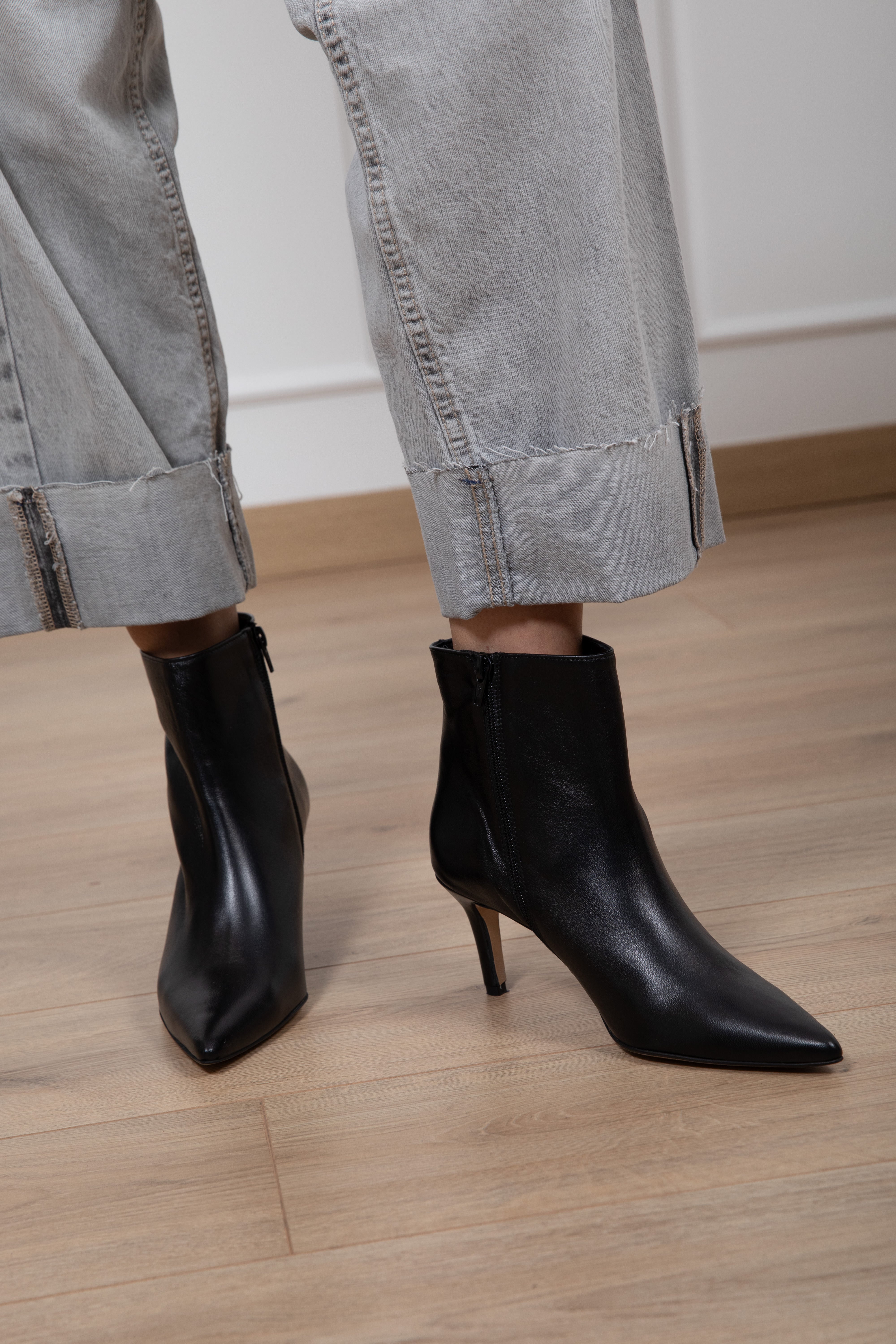 Tronchetto in pelle con tacco a spillo Divine Follie