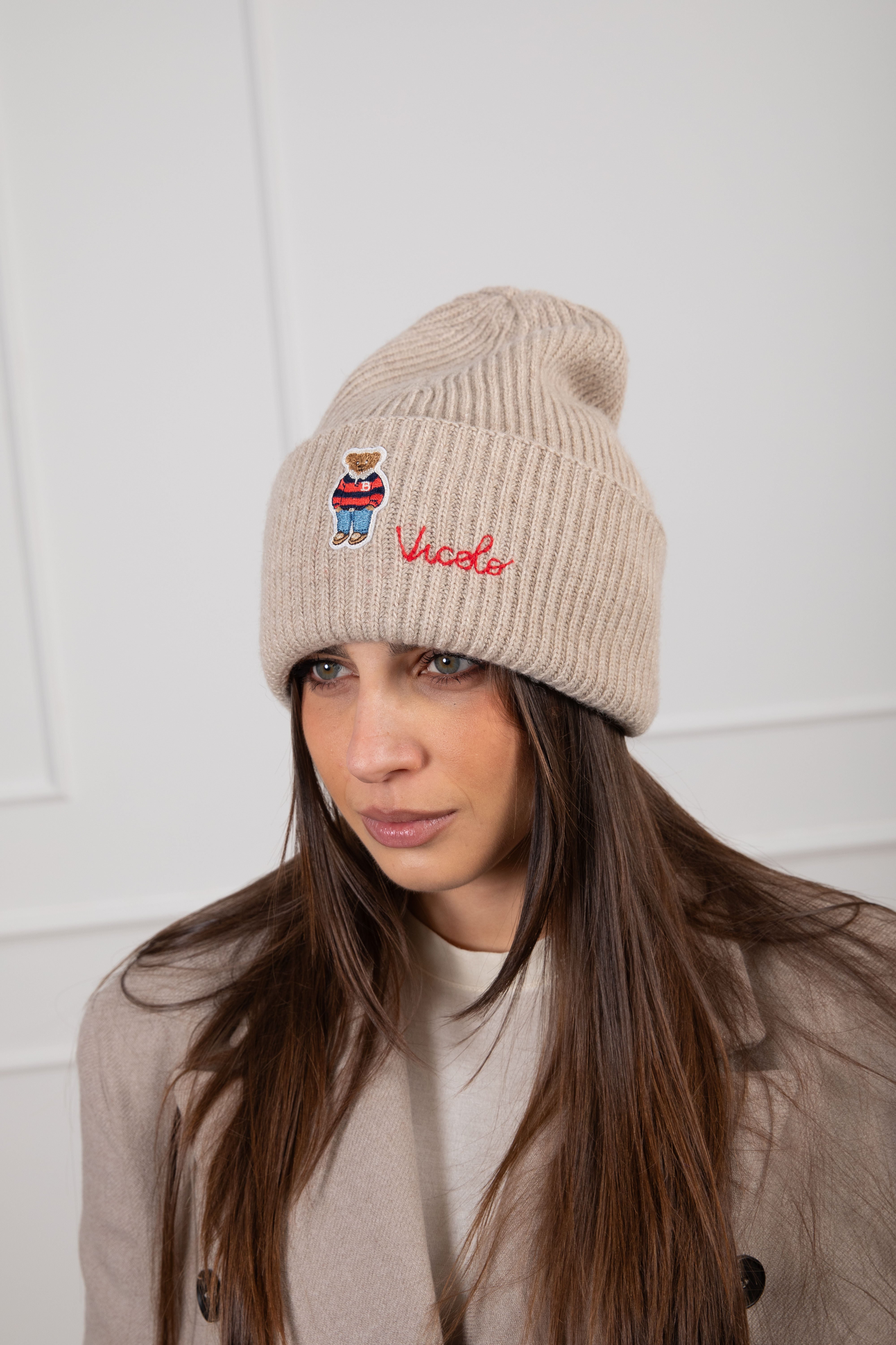 Cappello teddy con logo ricamato Vicolo