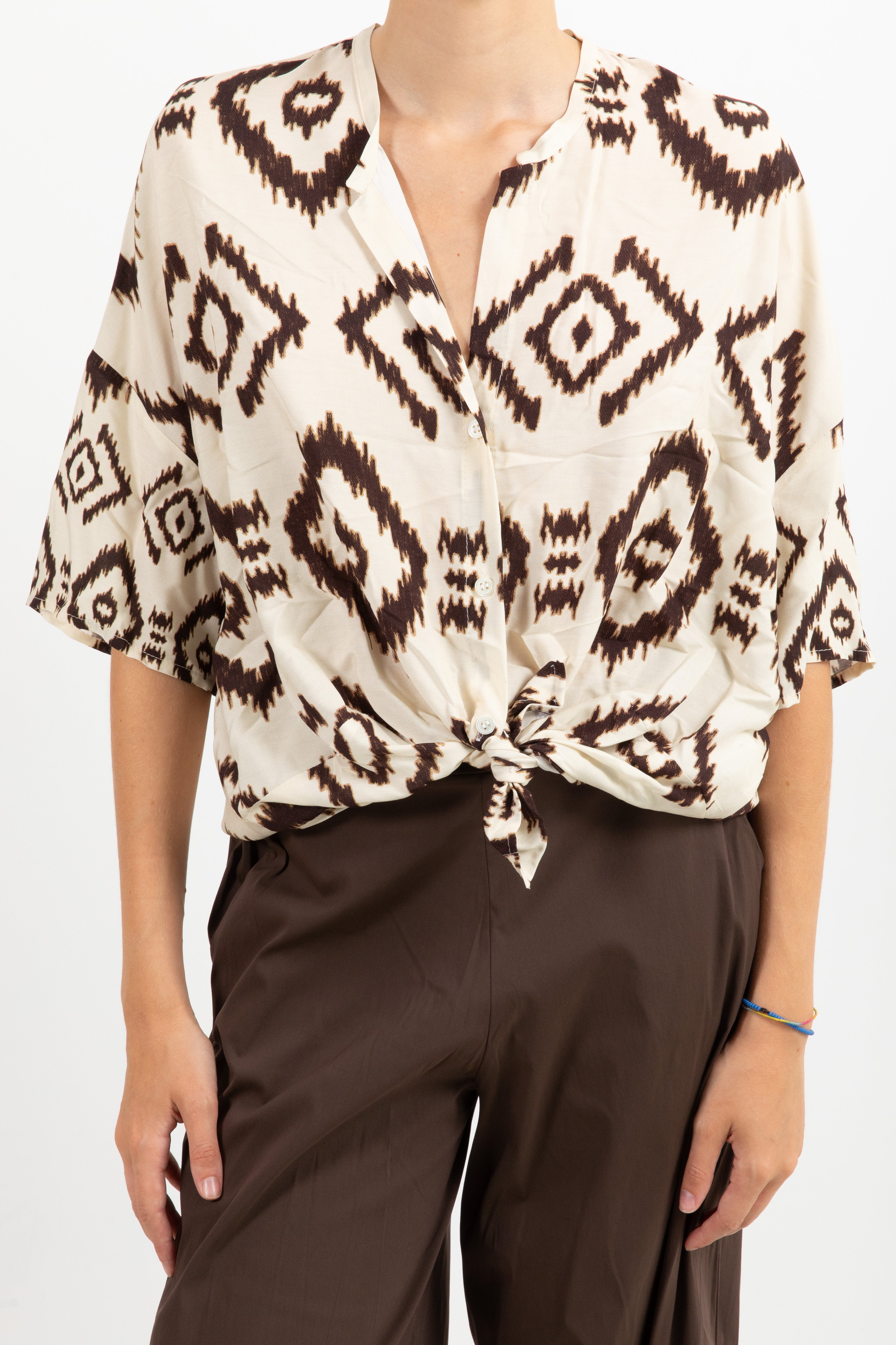 Camicia in viscosa fantasia ikat panna ViCOLO
