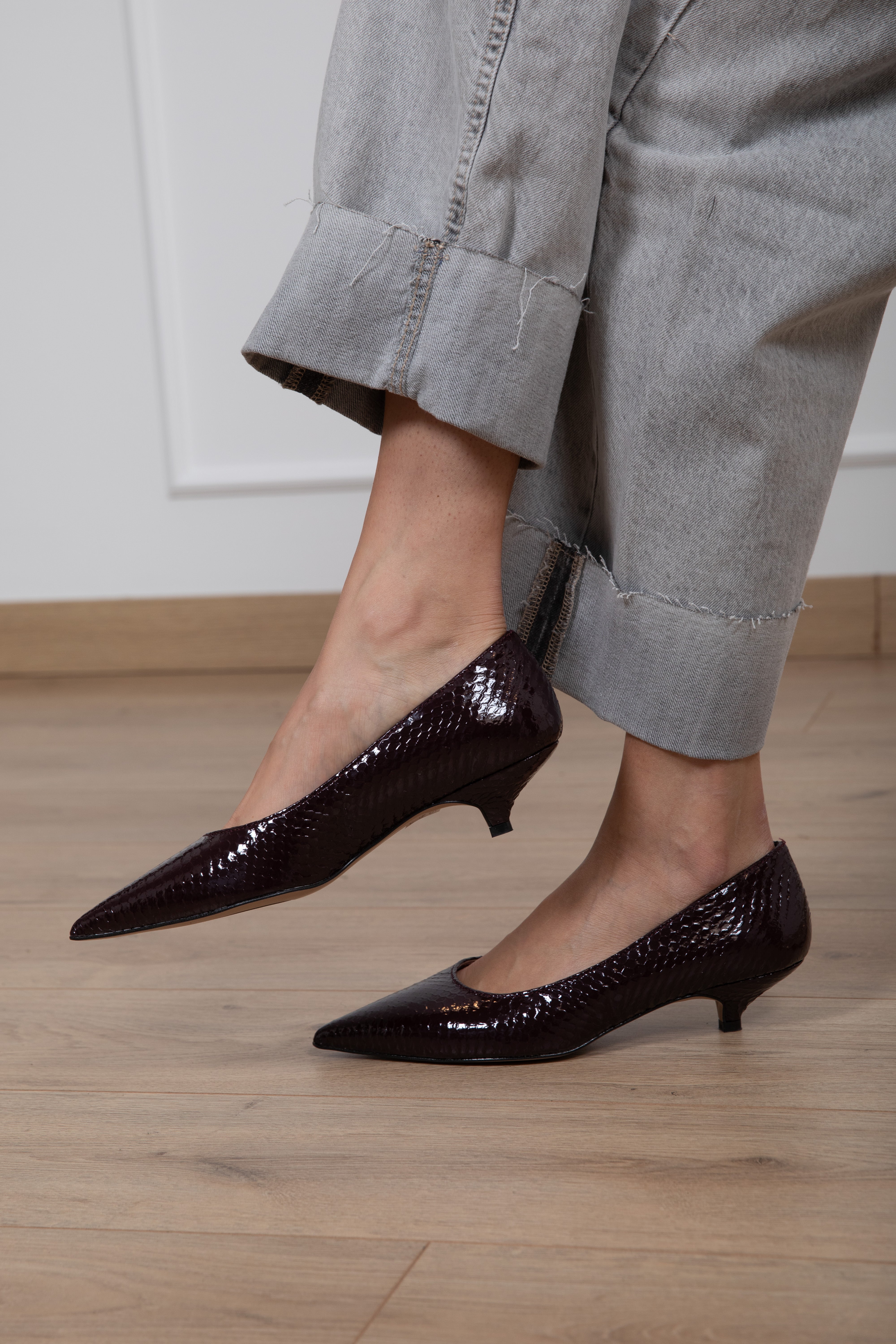 Décolleté in pelle pitonata tacco basso Divine Follie