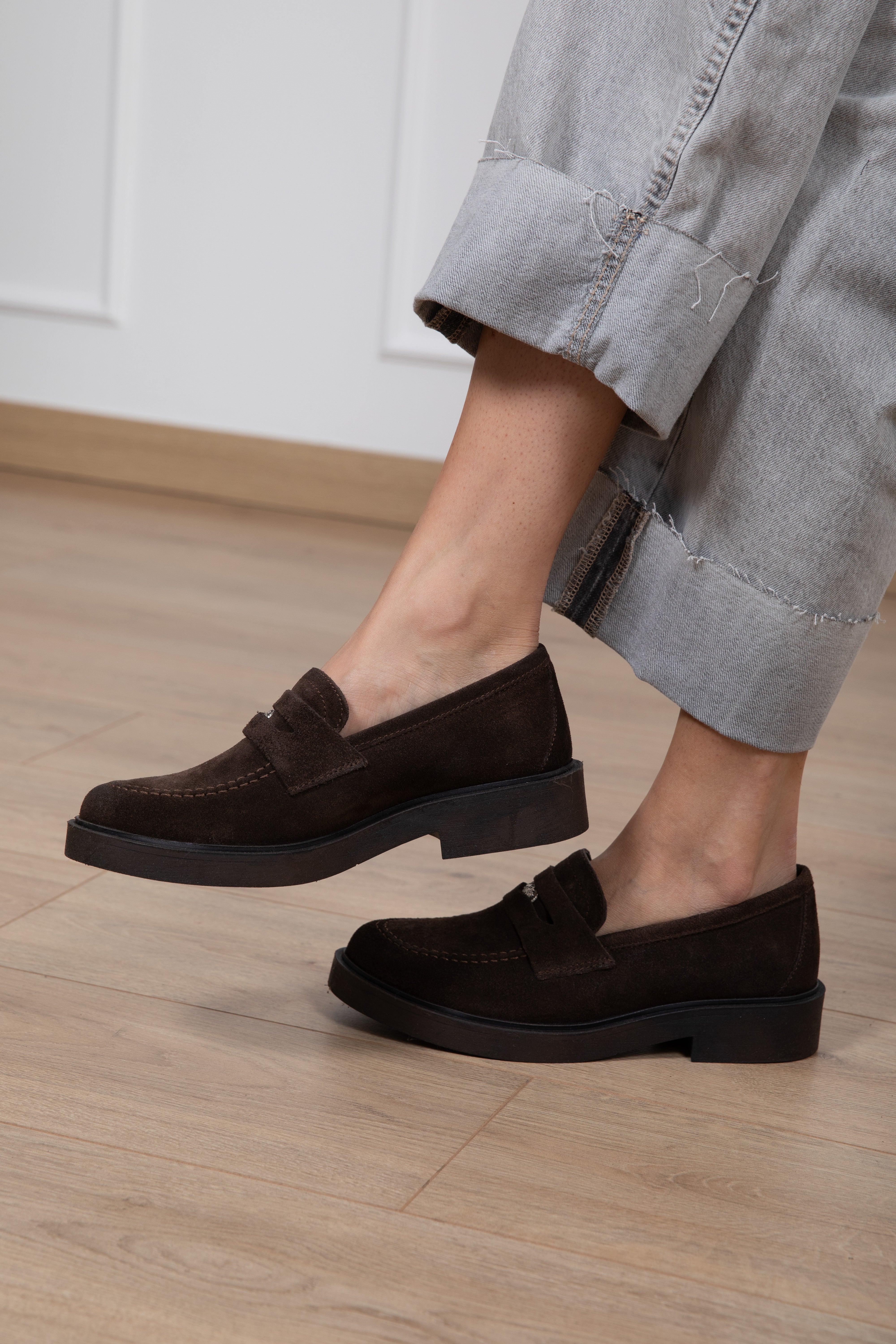 Mocassino in camoscio con medaglia Divine Follie