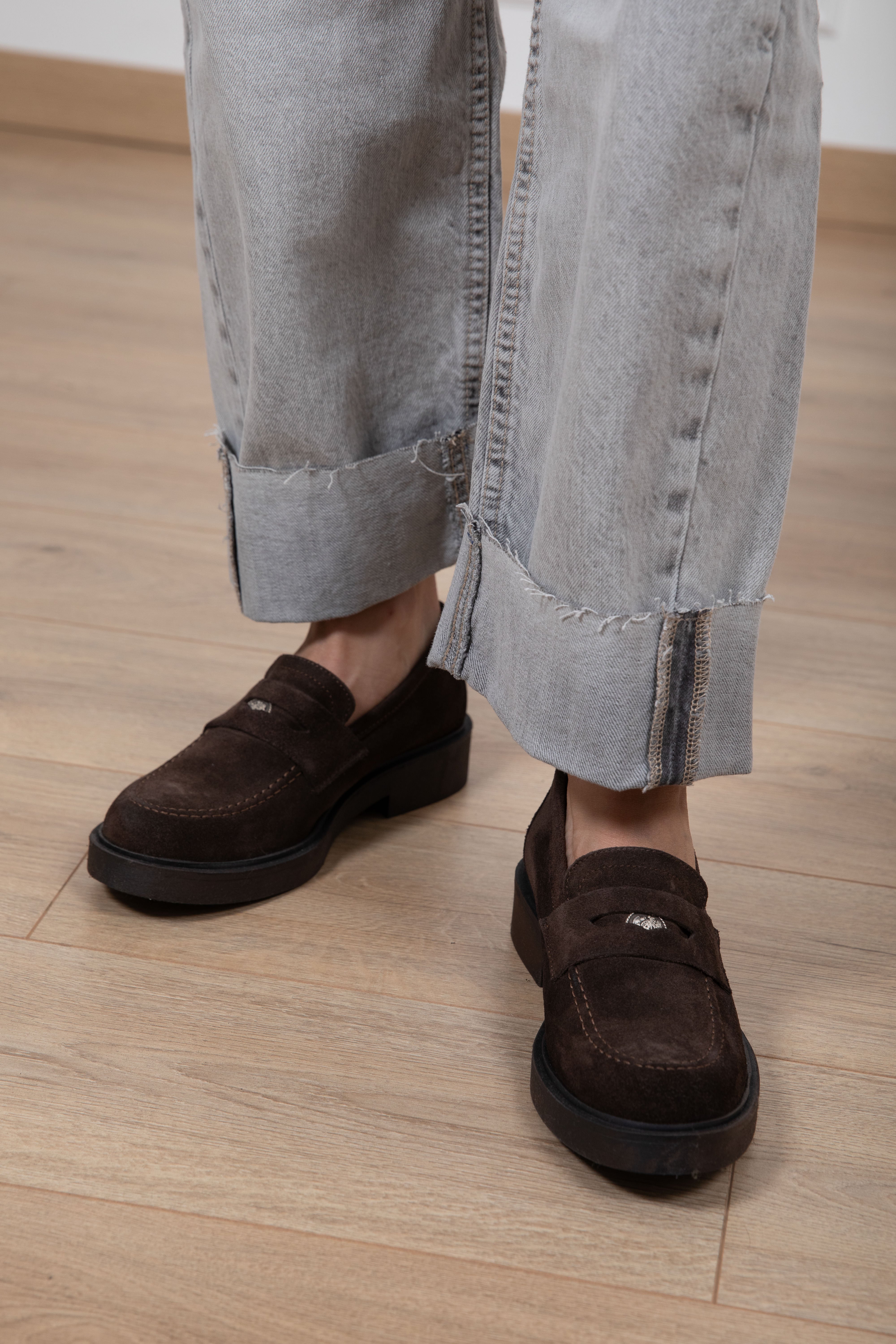 Mocassino in camoscio con medaglia Divine Follie