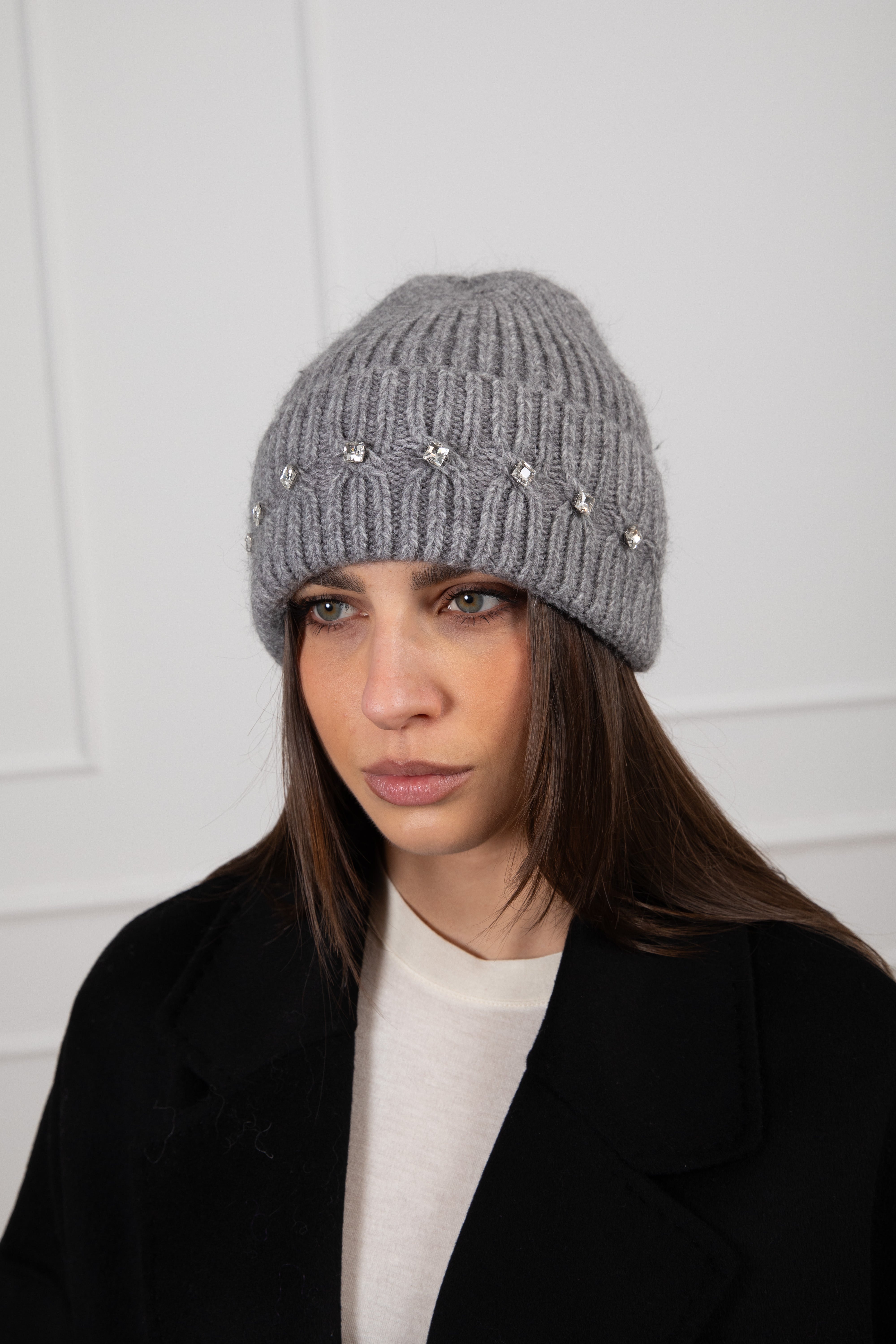 Cappello con applicazione gioiello Susy Mix