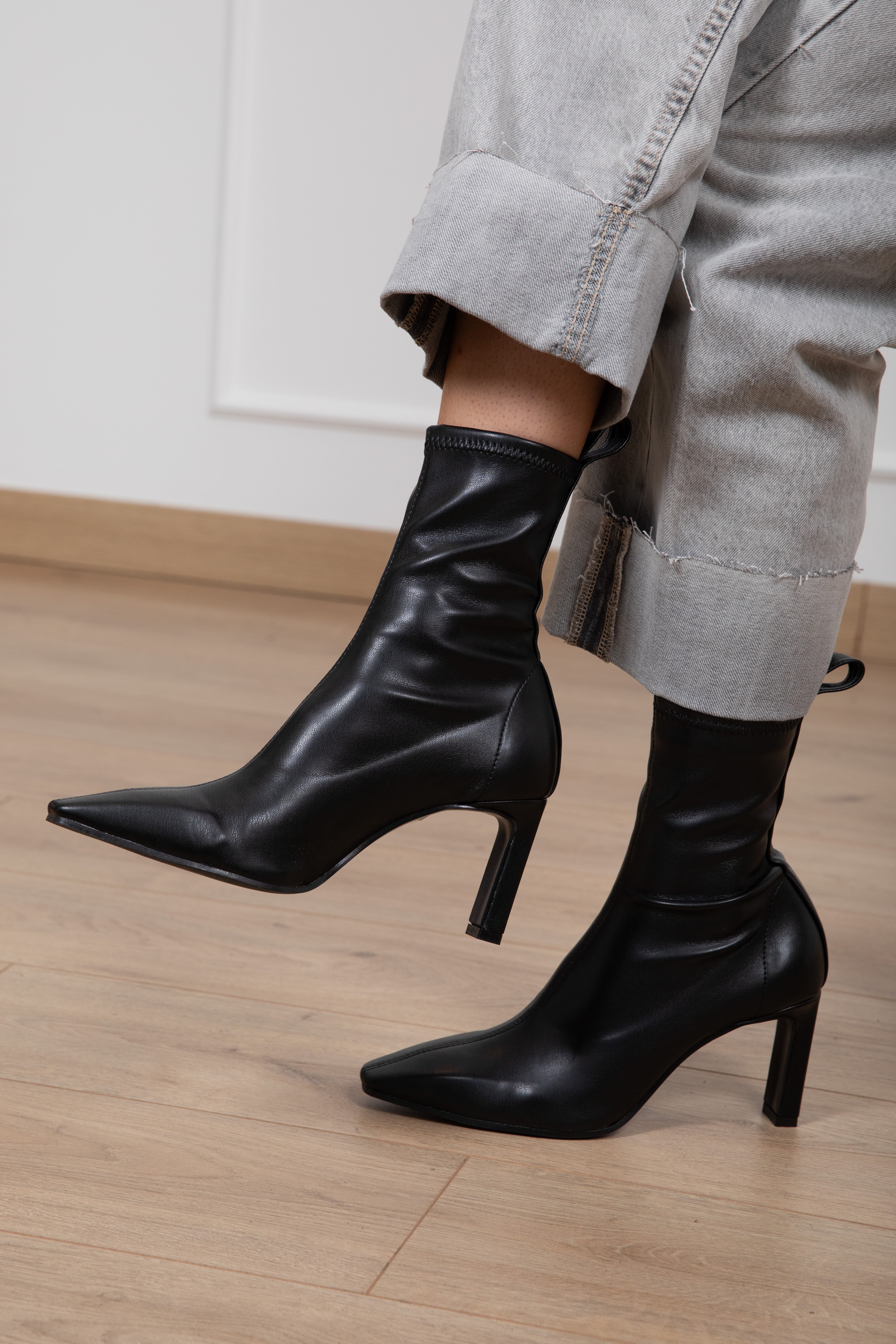 Stivaletto a calzino con tacco alto Ovyé