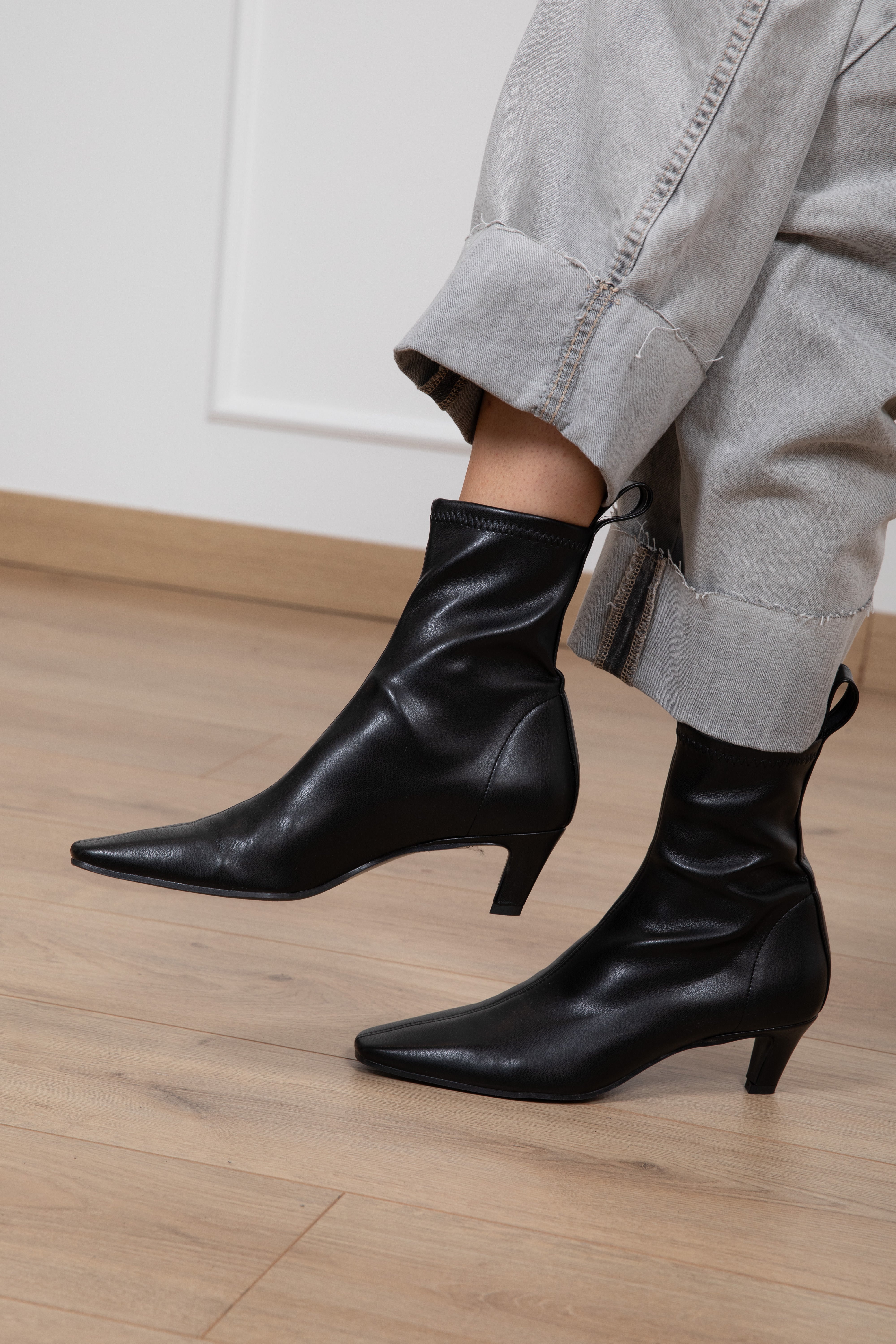 Stivaletto a calzino con tacco basso Ovyé