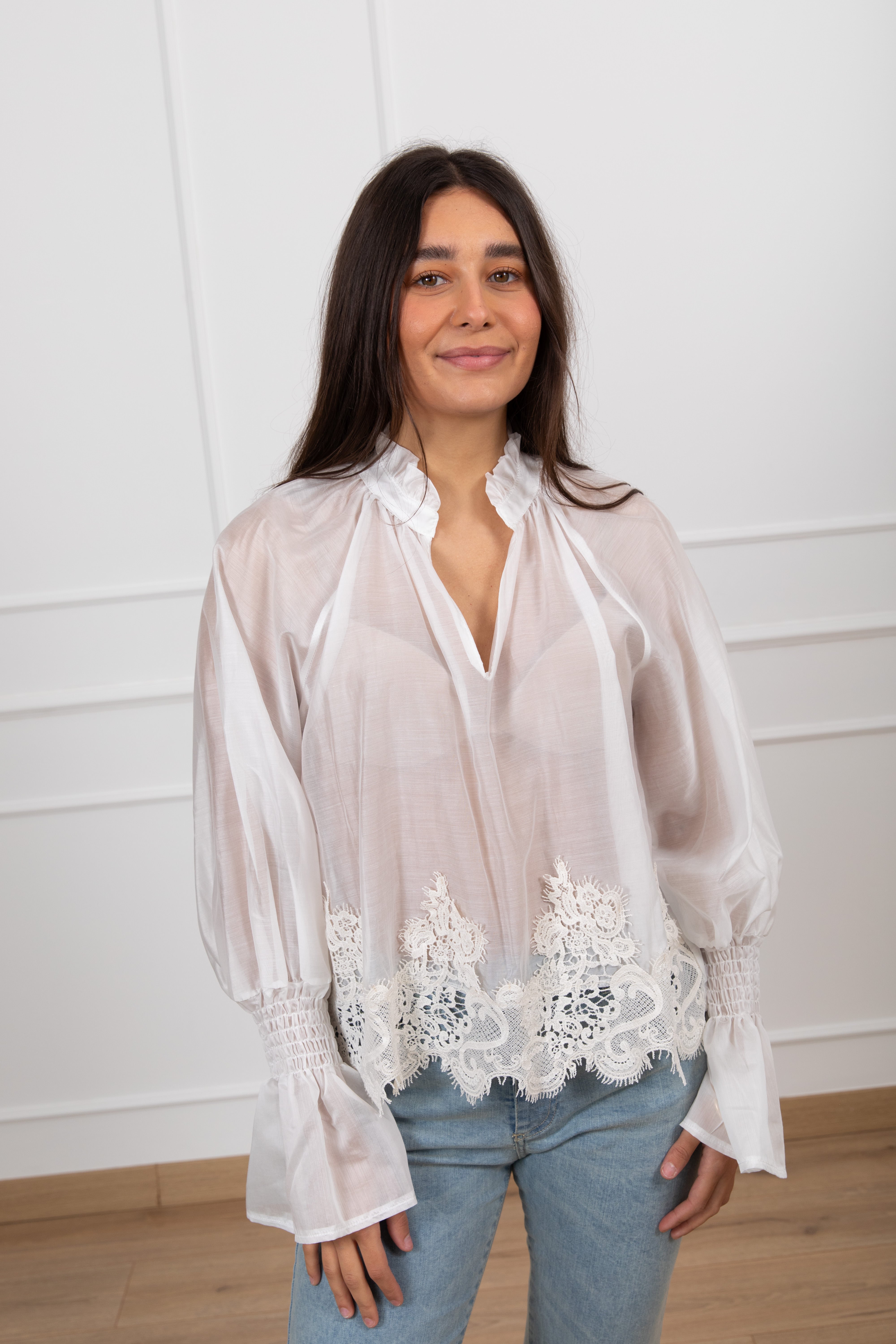 Blusa con manica svasata in pizzo Susy Mix