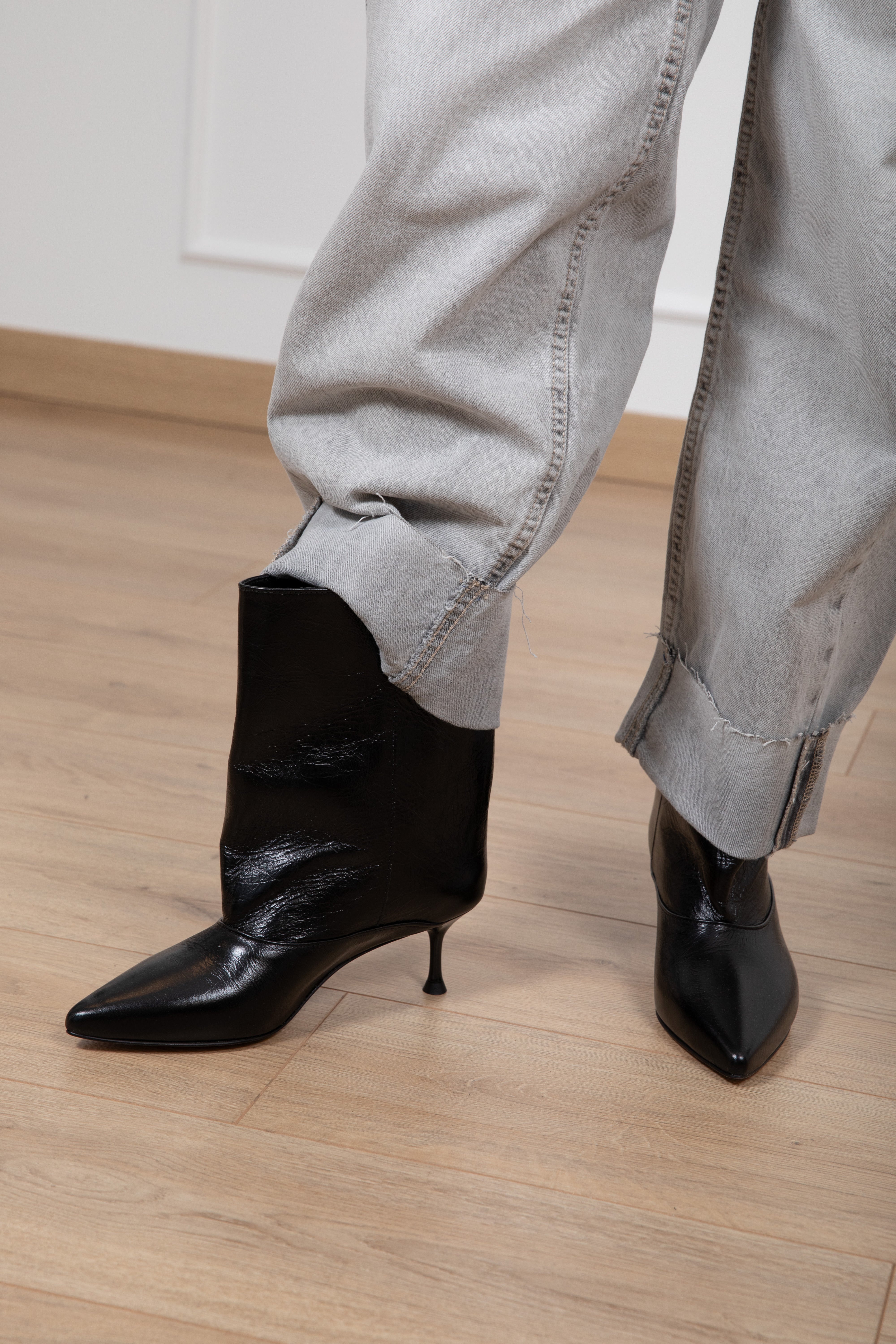 Stivale in pelle con gambale largo rigido Divine Follie