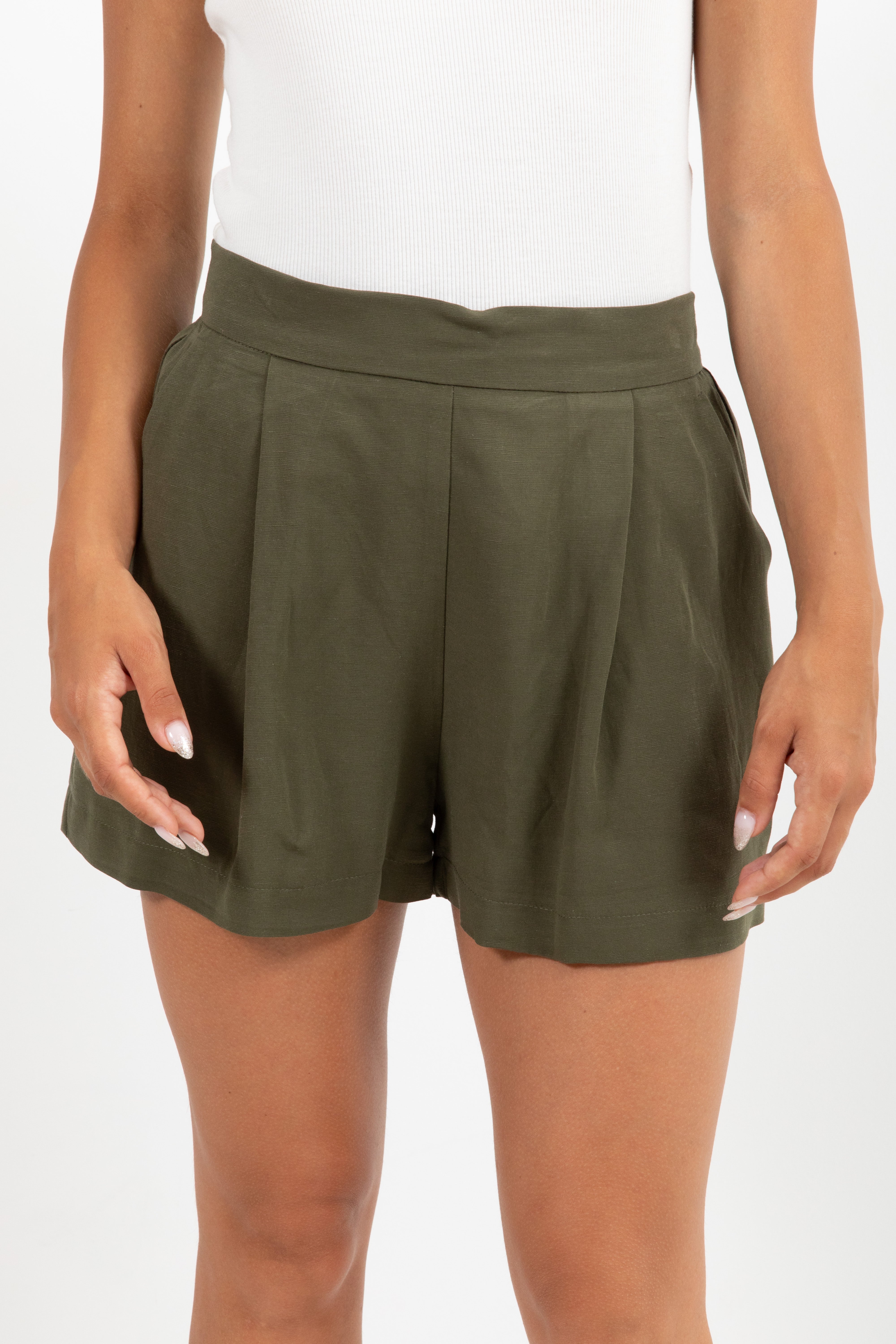 Shorts in lino e viscosa con pinces e elastico sul retro ViCOLO