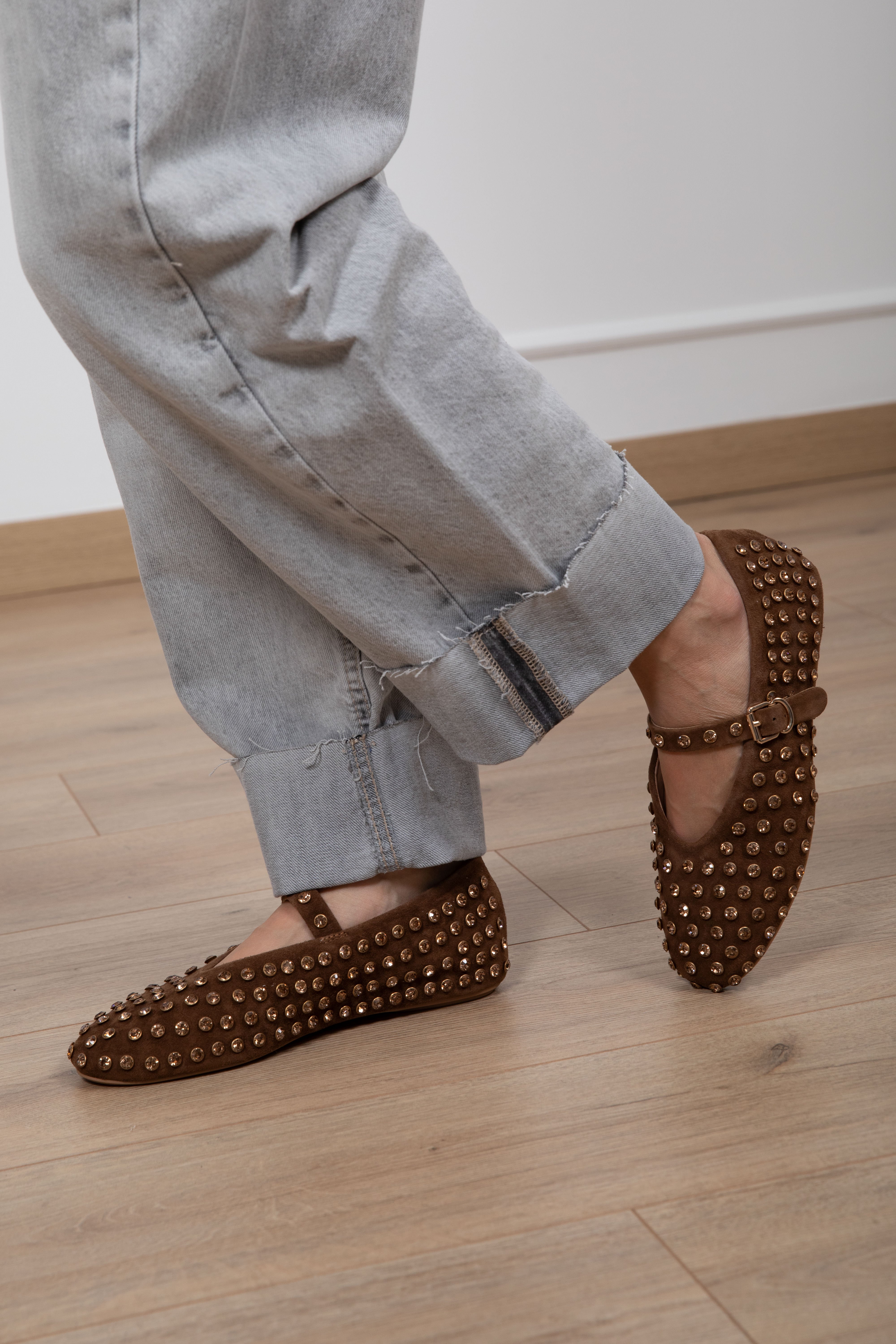 Ballerina in camoscio con borchie strass Ovyé