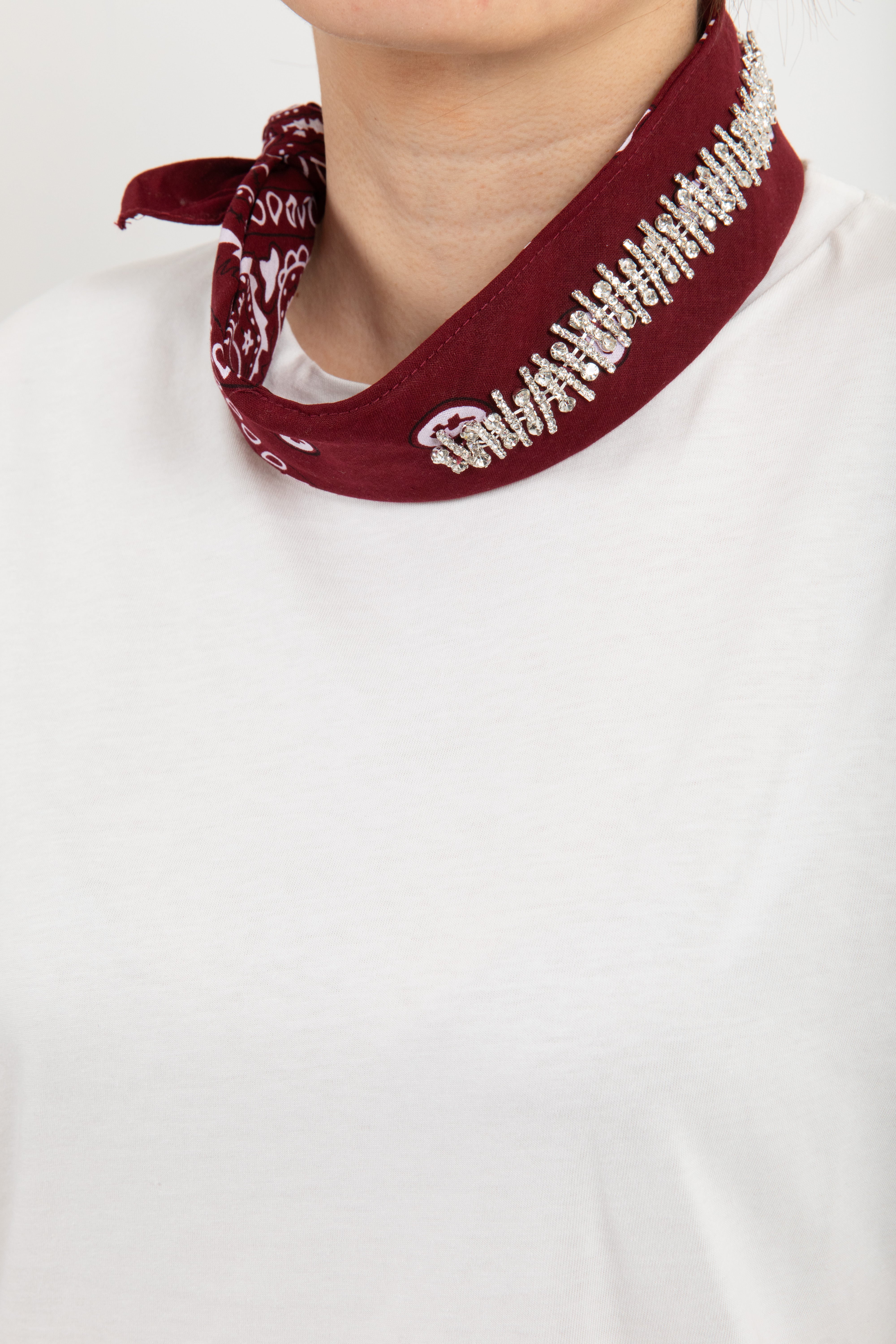 T-shirt con foulard bandana e pietre Tensione IN
