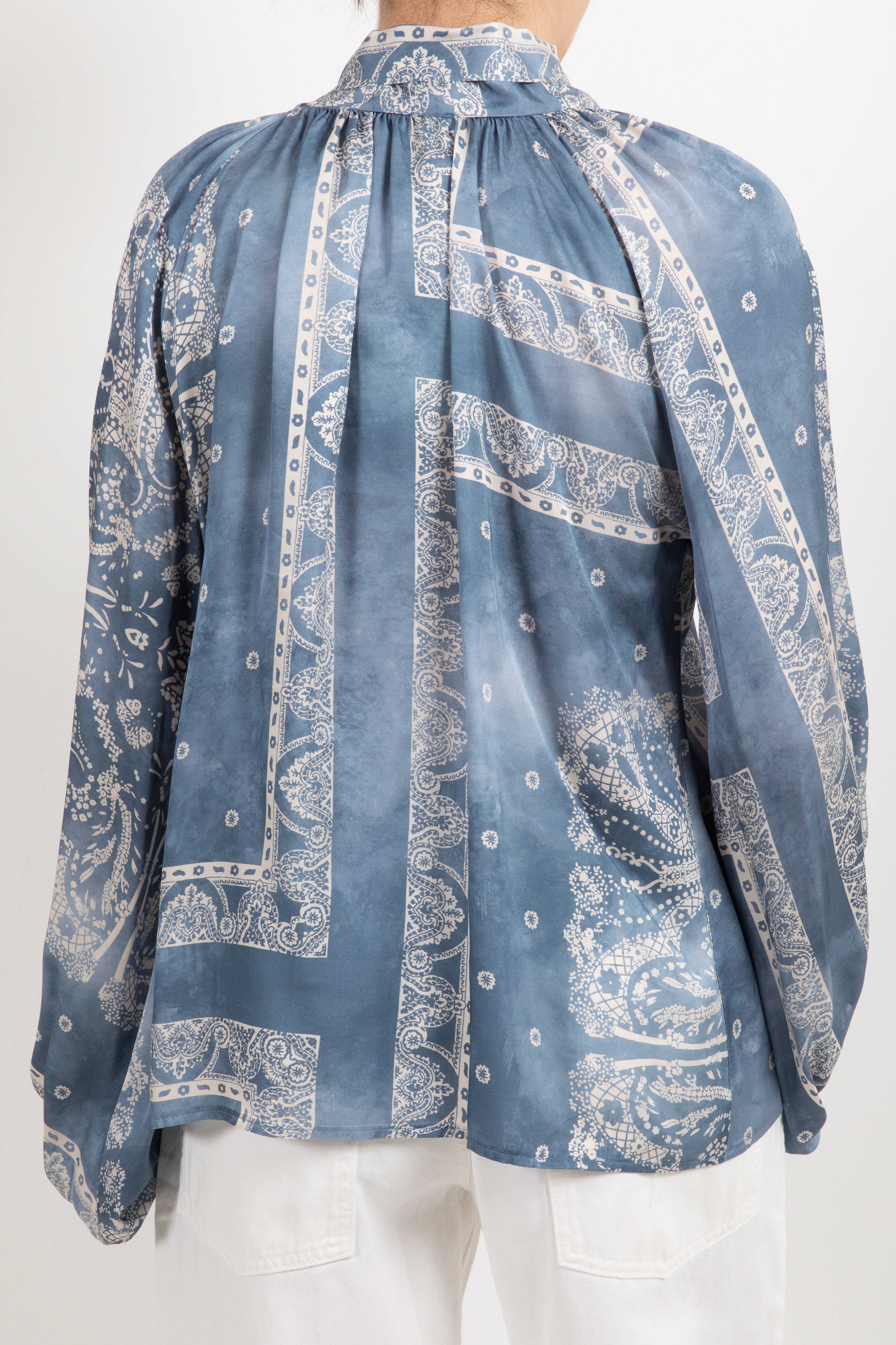 Blusa in viscosa con fiocco stampa bandana ViCOLO