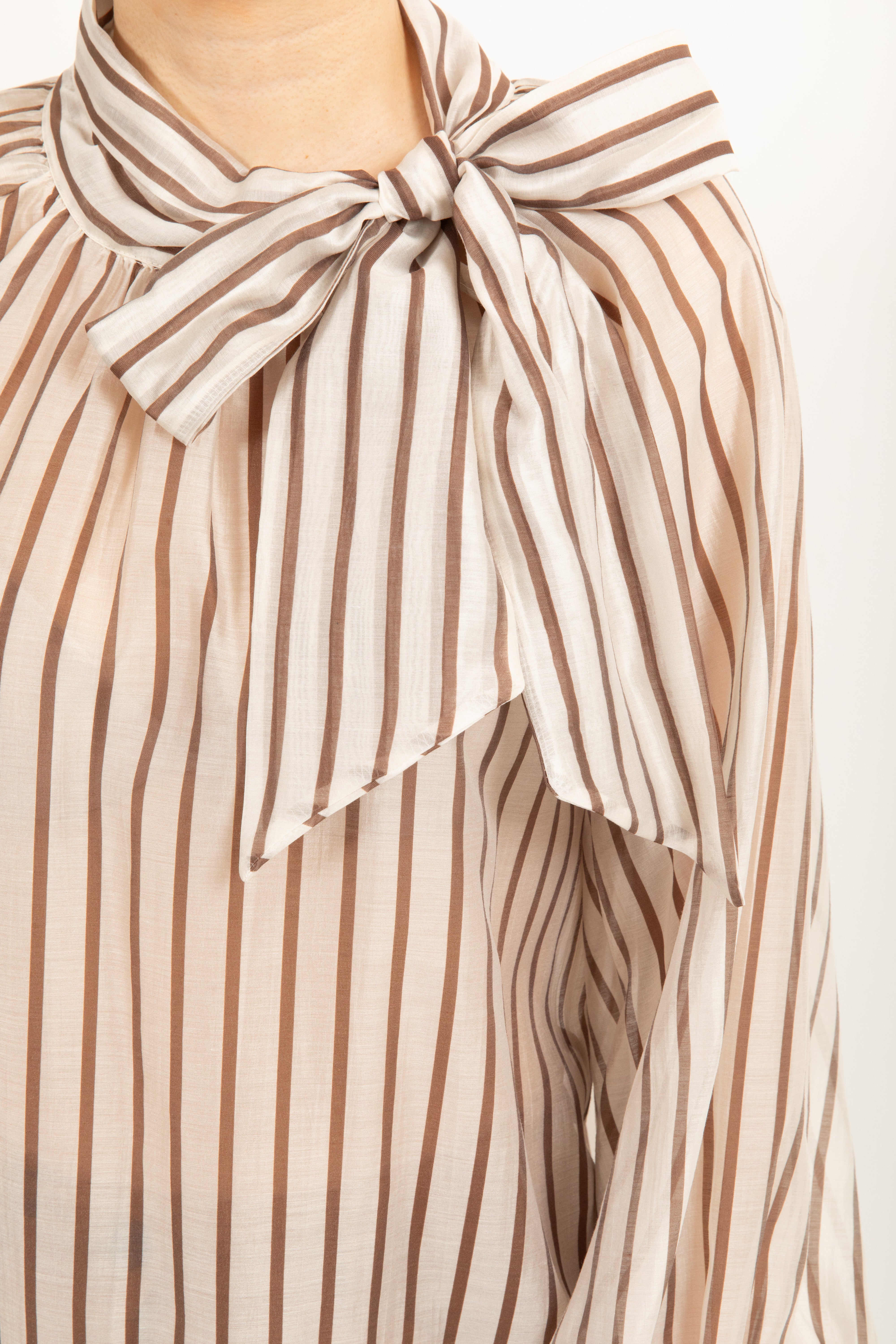 Blusa riga marrone con fiocco ViCOLO