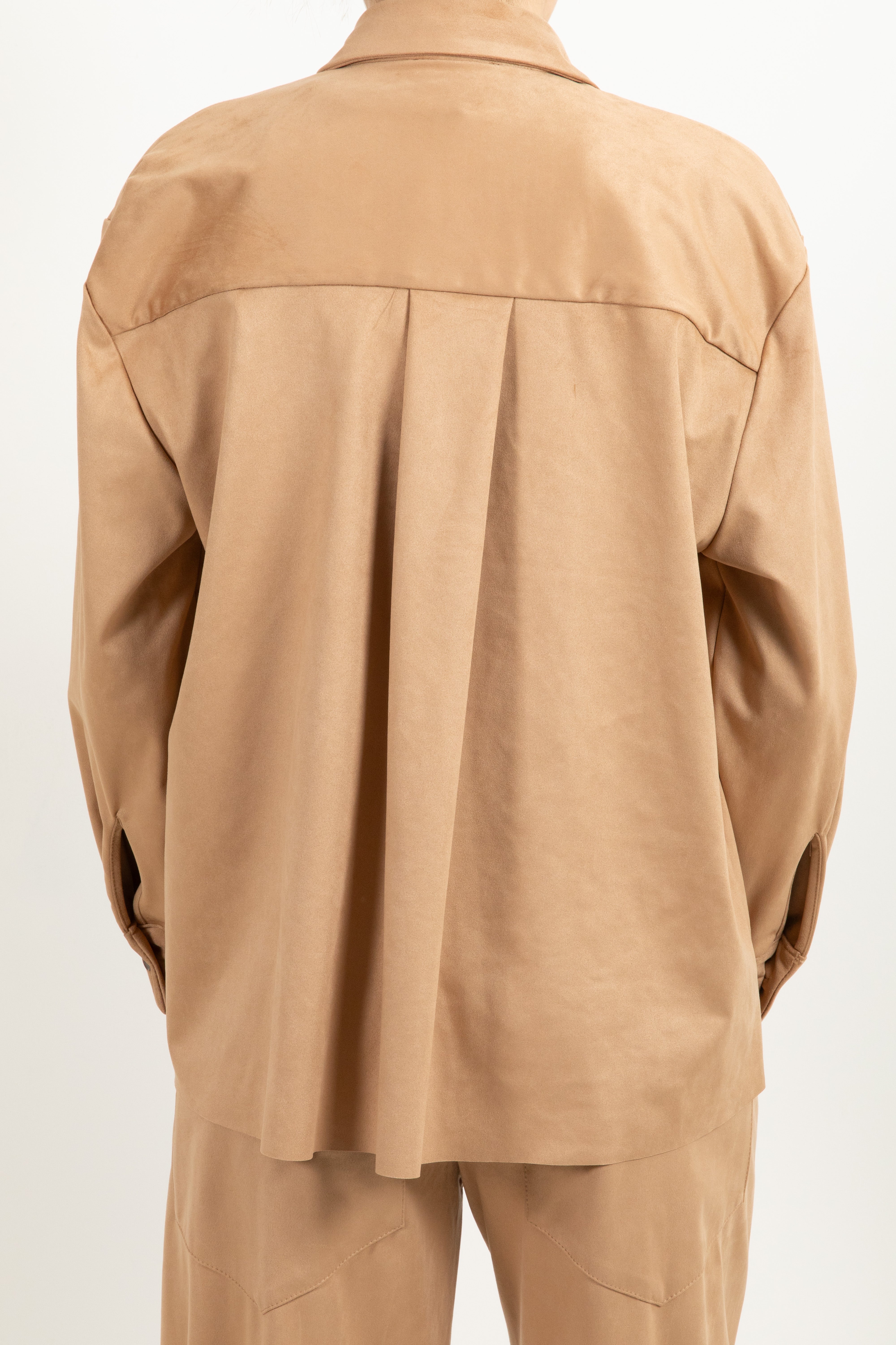 Giacca-camicia in eco-camoscio con tasca ViCOLO