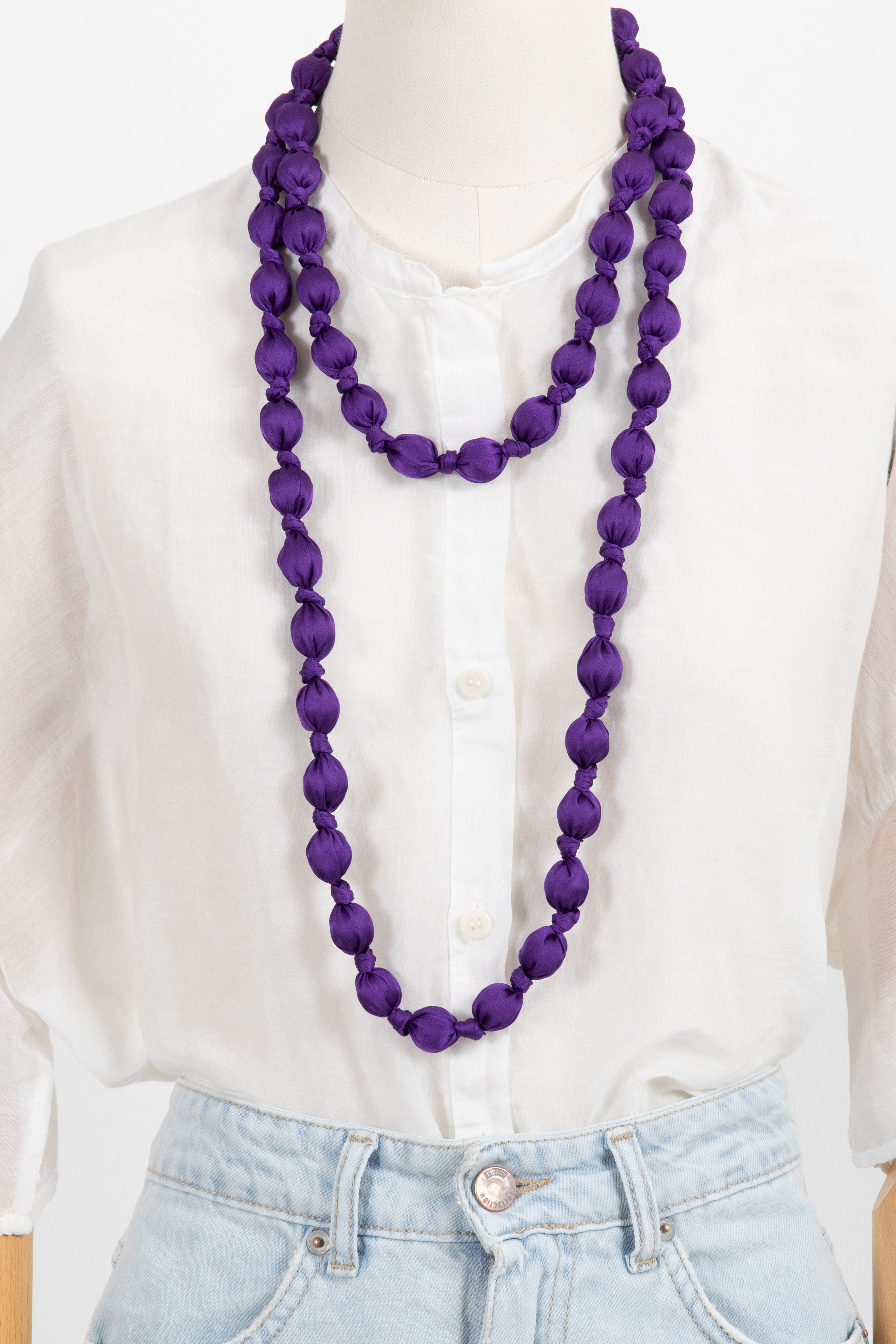 Collana con sfere in tessuto