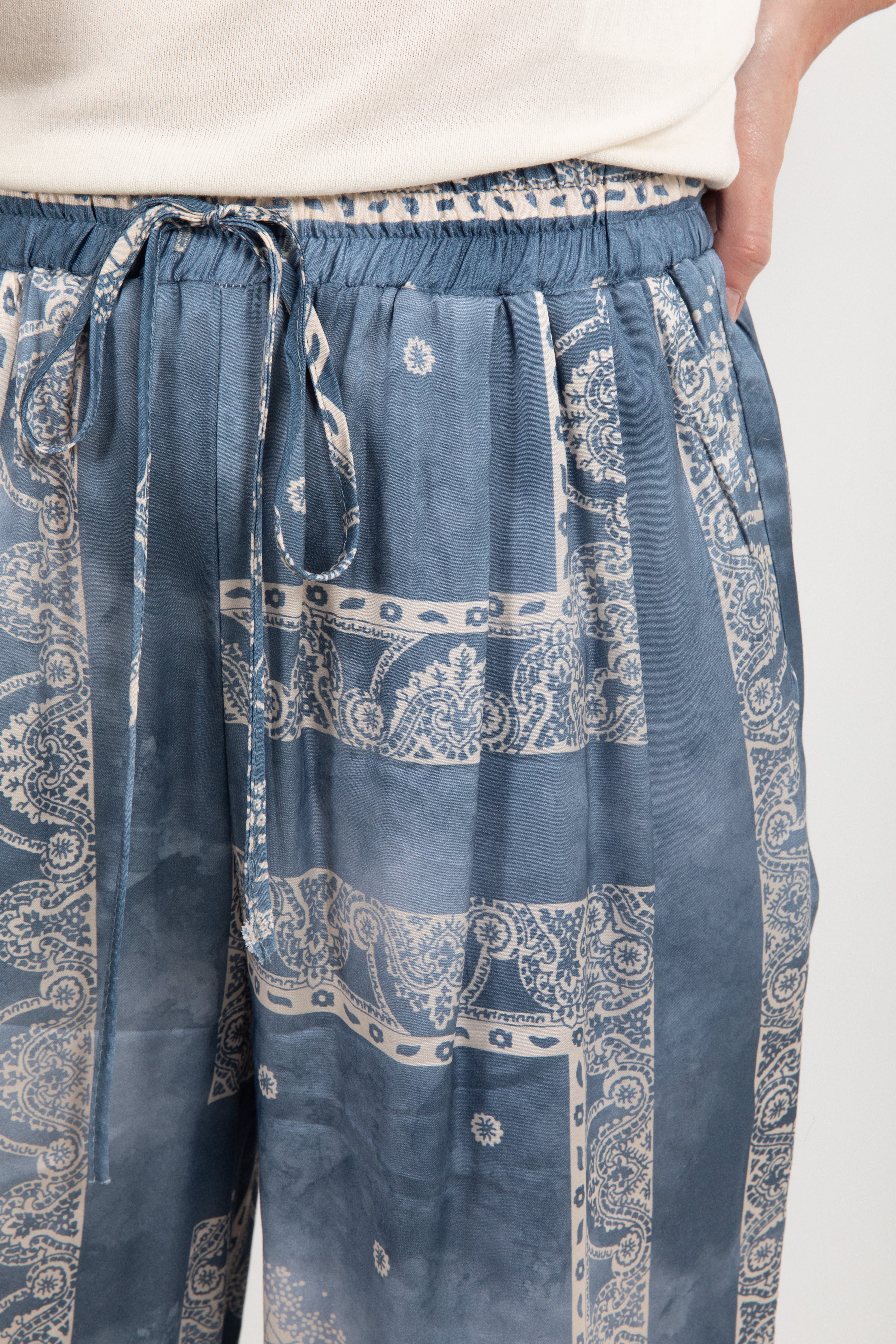 Pantalone in viscosa con elastico stampa bandana ViCOLO