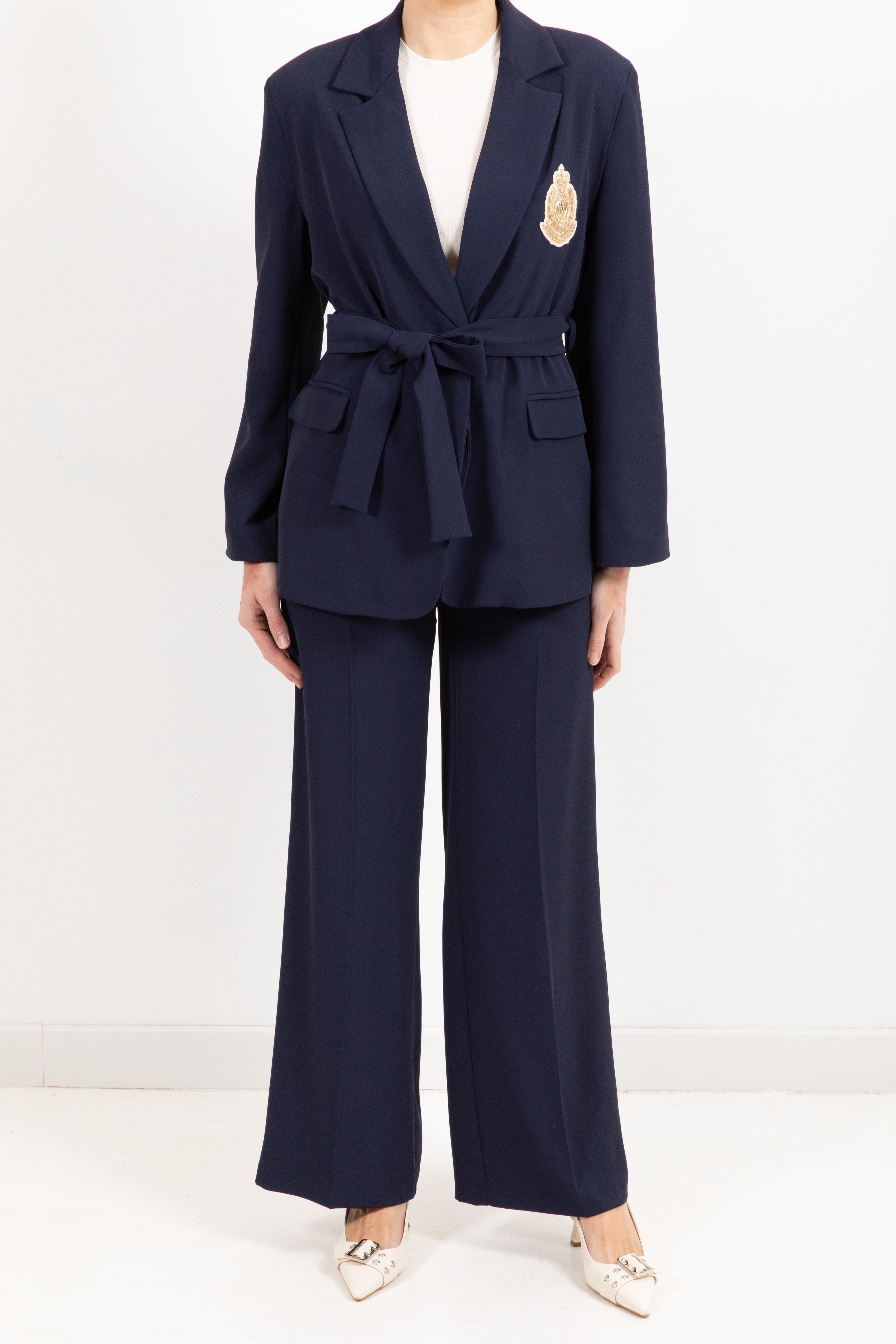 Tailleur tessuto fluido giacca con patch e fusciacca e pantalone gamba dritta Tensione IN