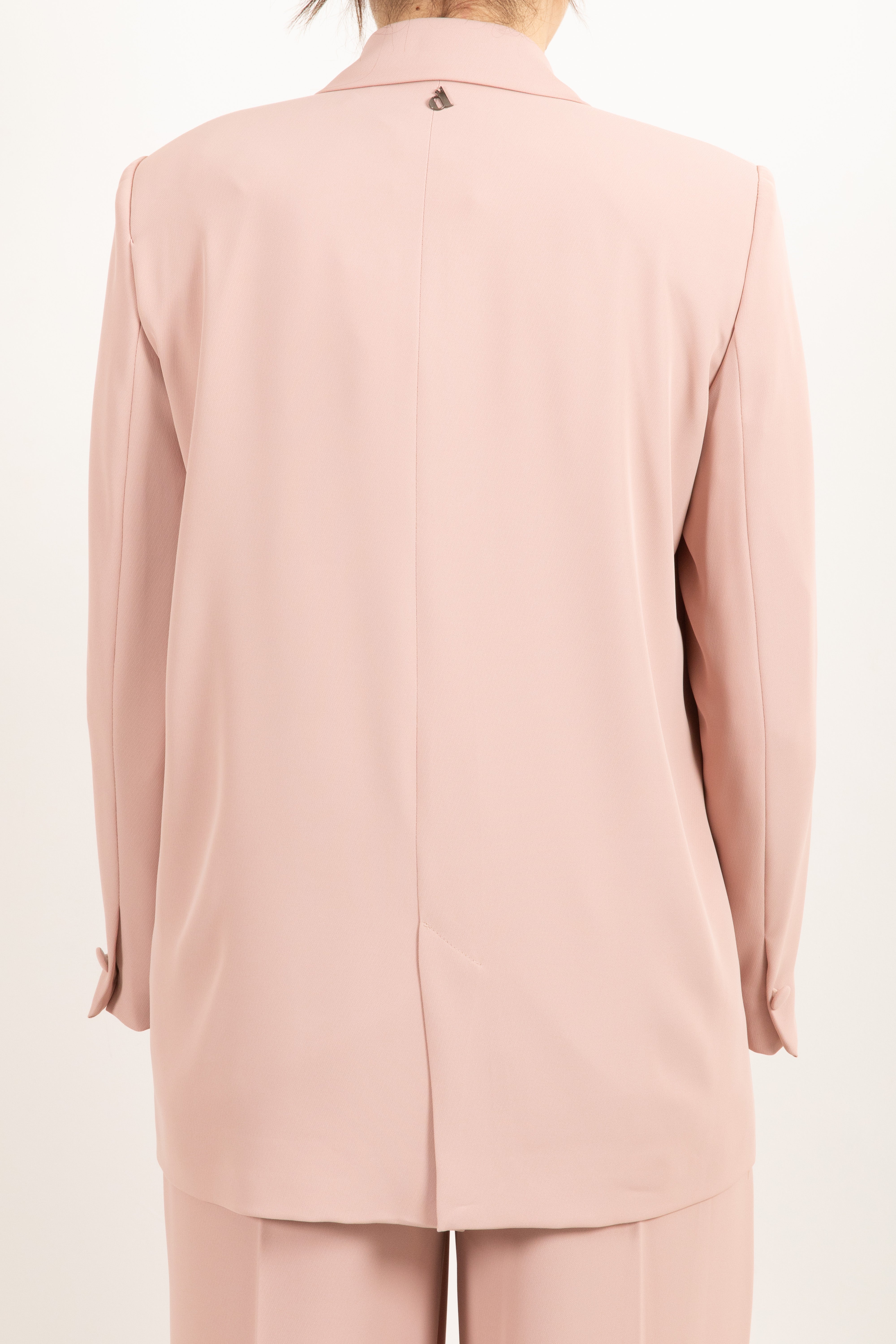 Tailleur tessuto fluido giacca con spille e pantalone con pinces Dixie