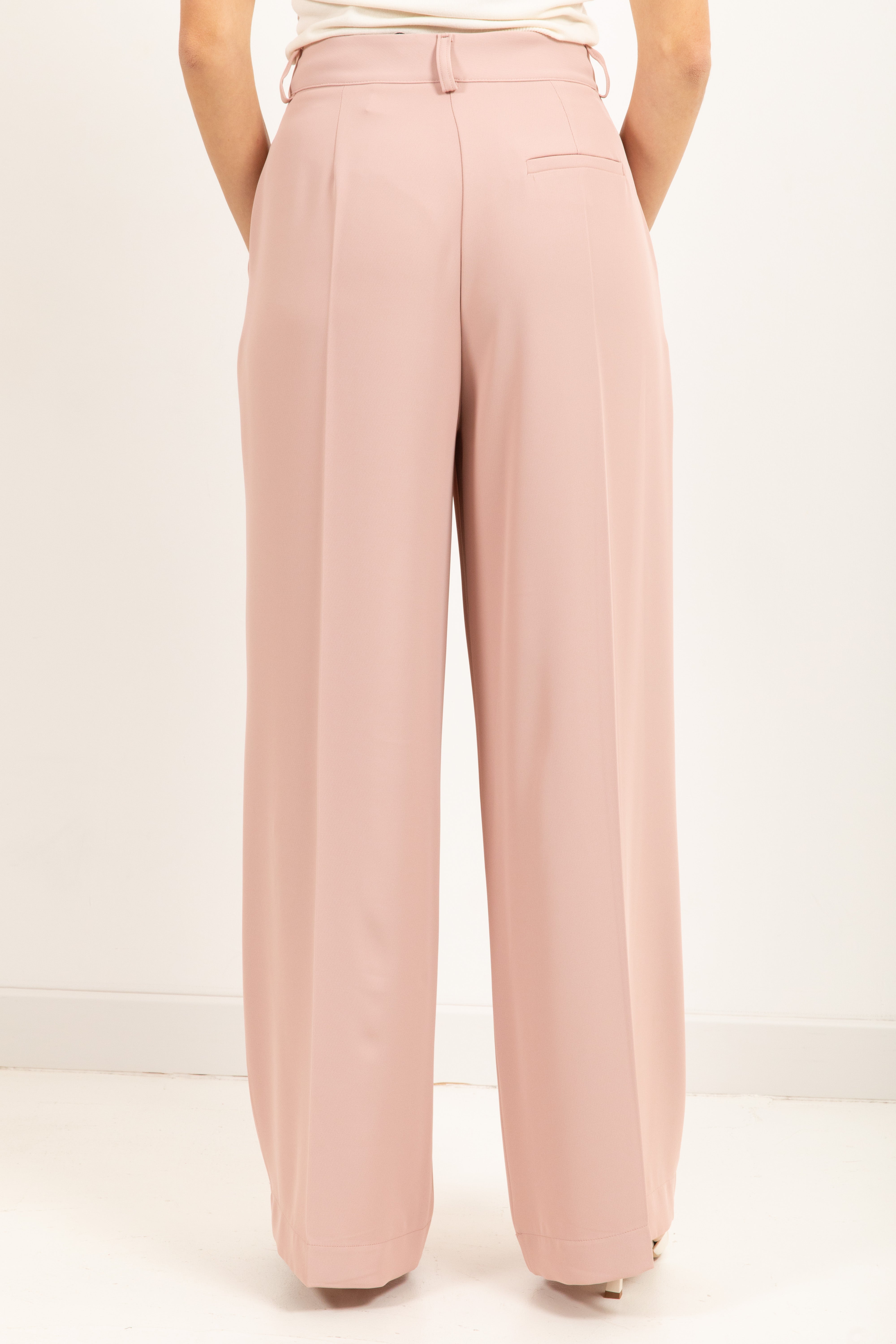 Tailleur tessuto fluido giacca con spille e pantalone con pinces Dixie