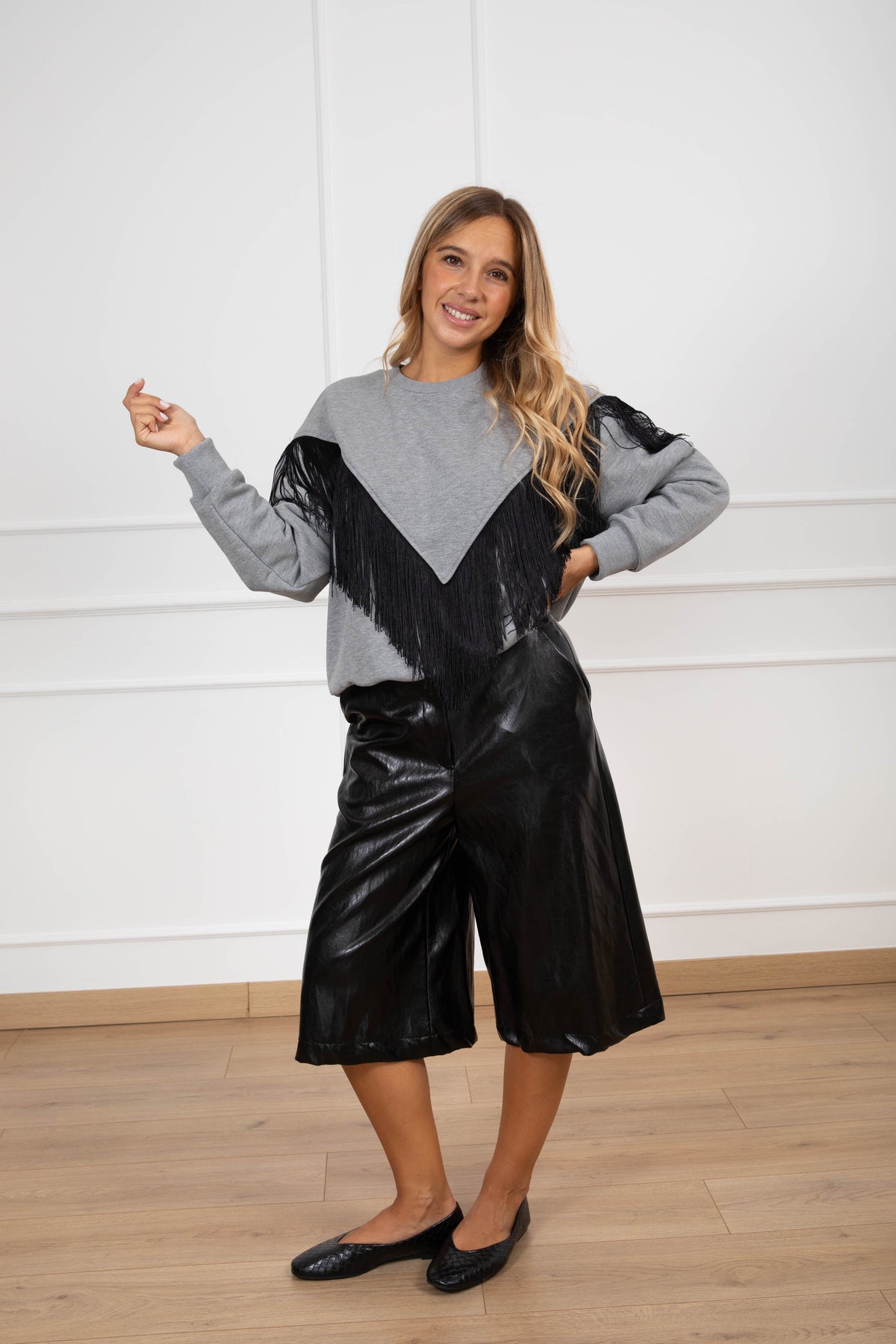 Bermudone in eco-pelle lucida variante nero Haveone