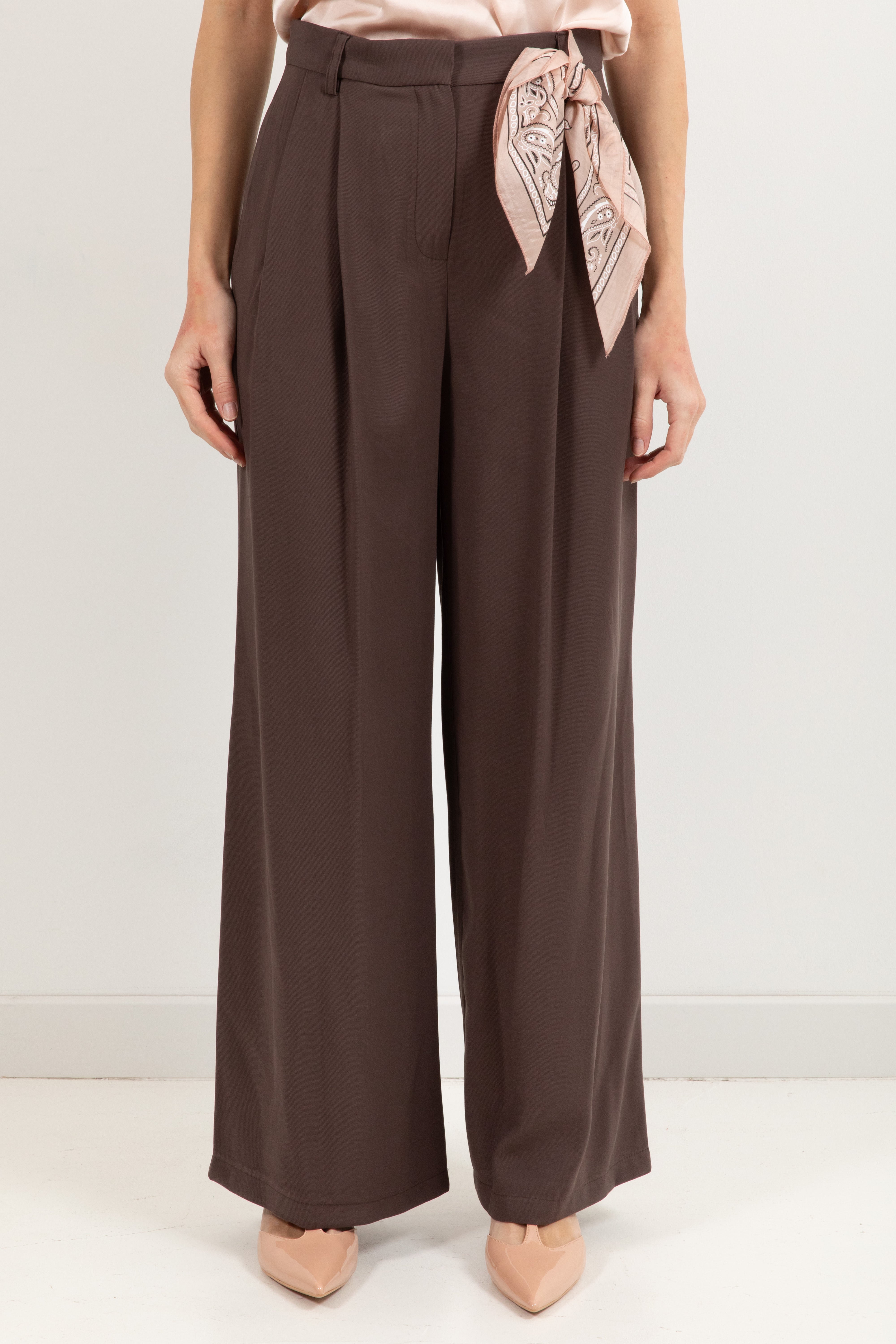 Pantalone con pinces e foulard bandana Tensione IN