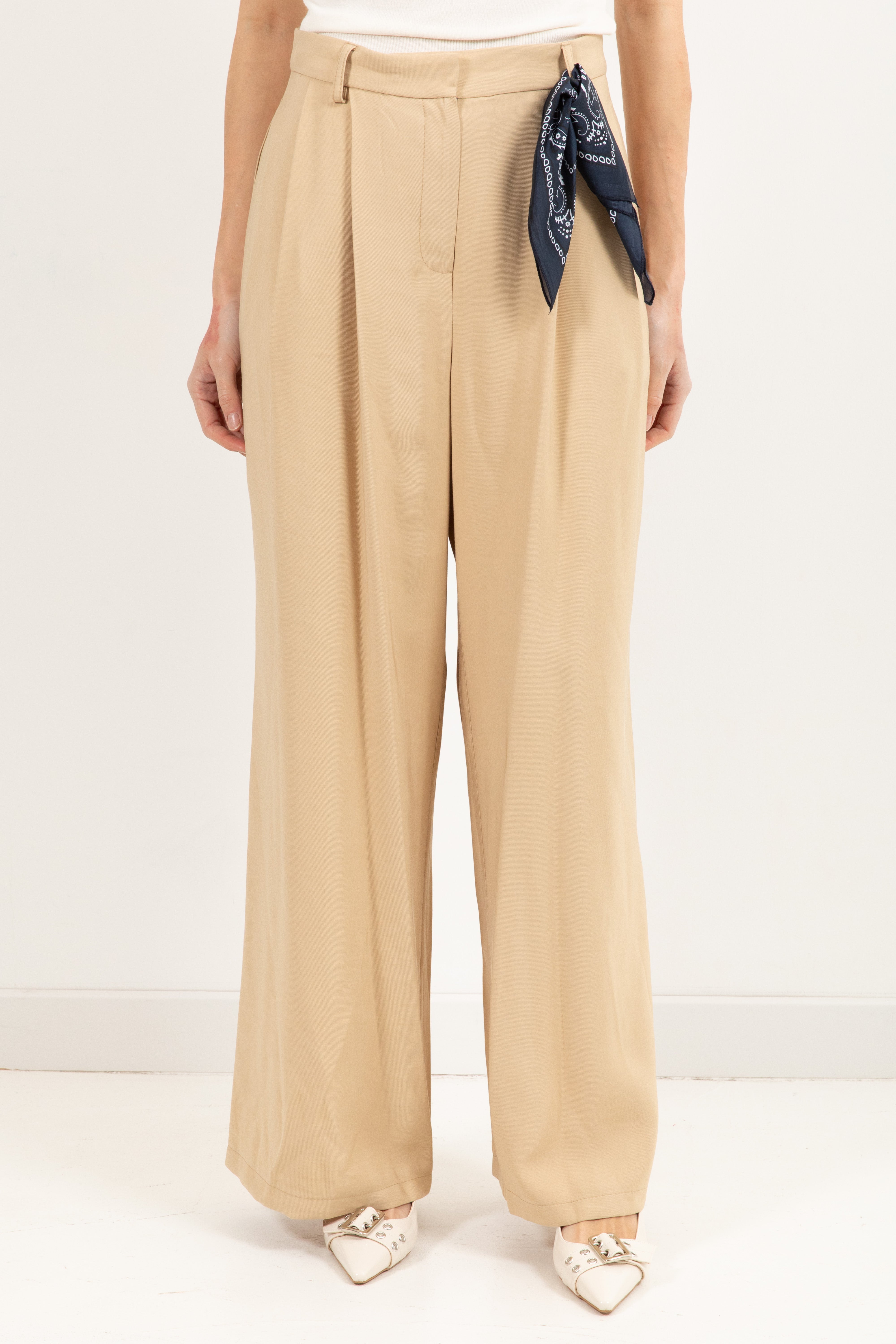 Pantalone con pinces e foulard bandana Tensione IN