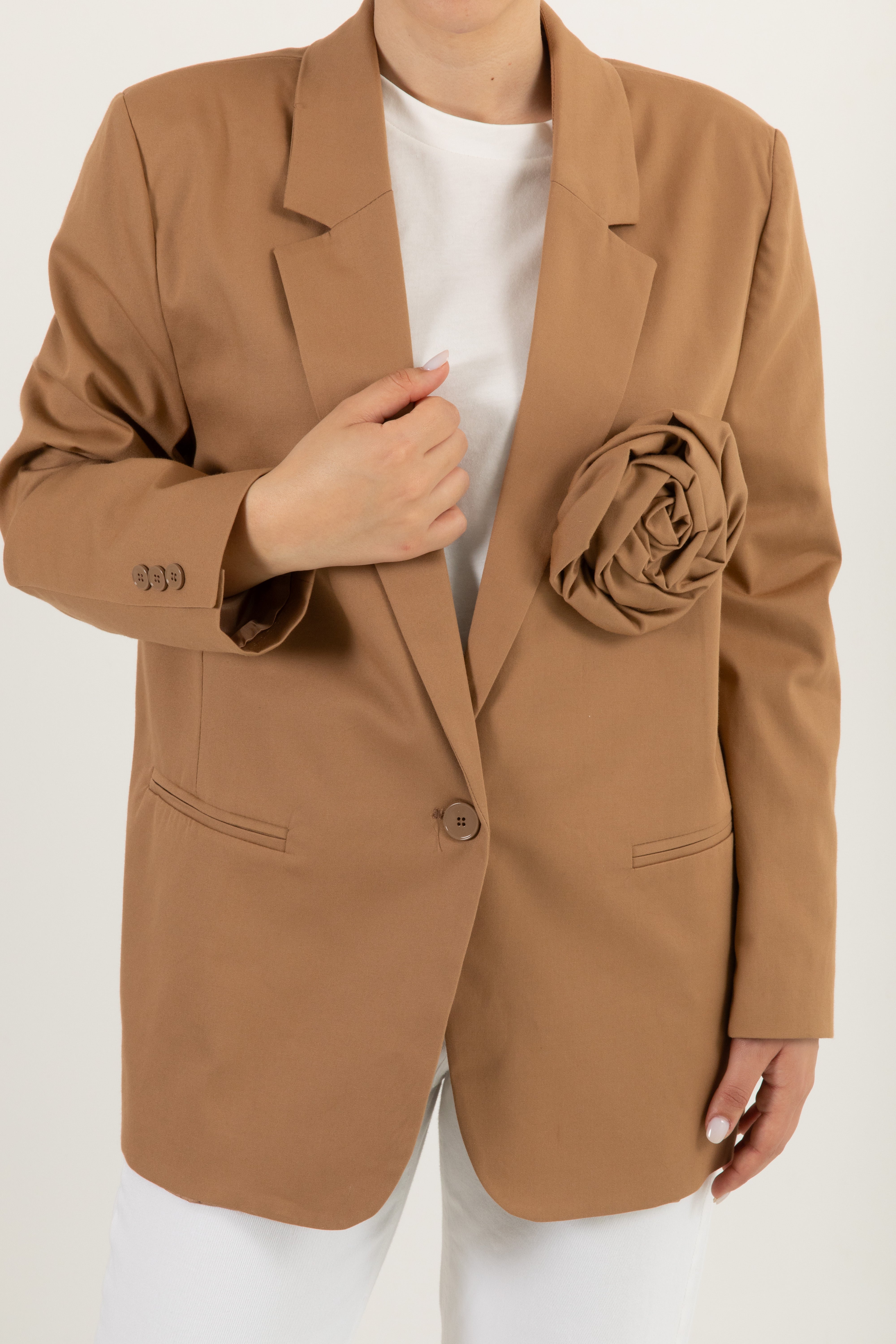 Blazer over-size in cotone con spilla ViCOLO