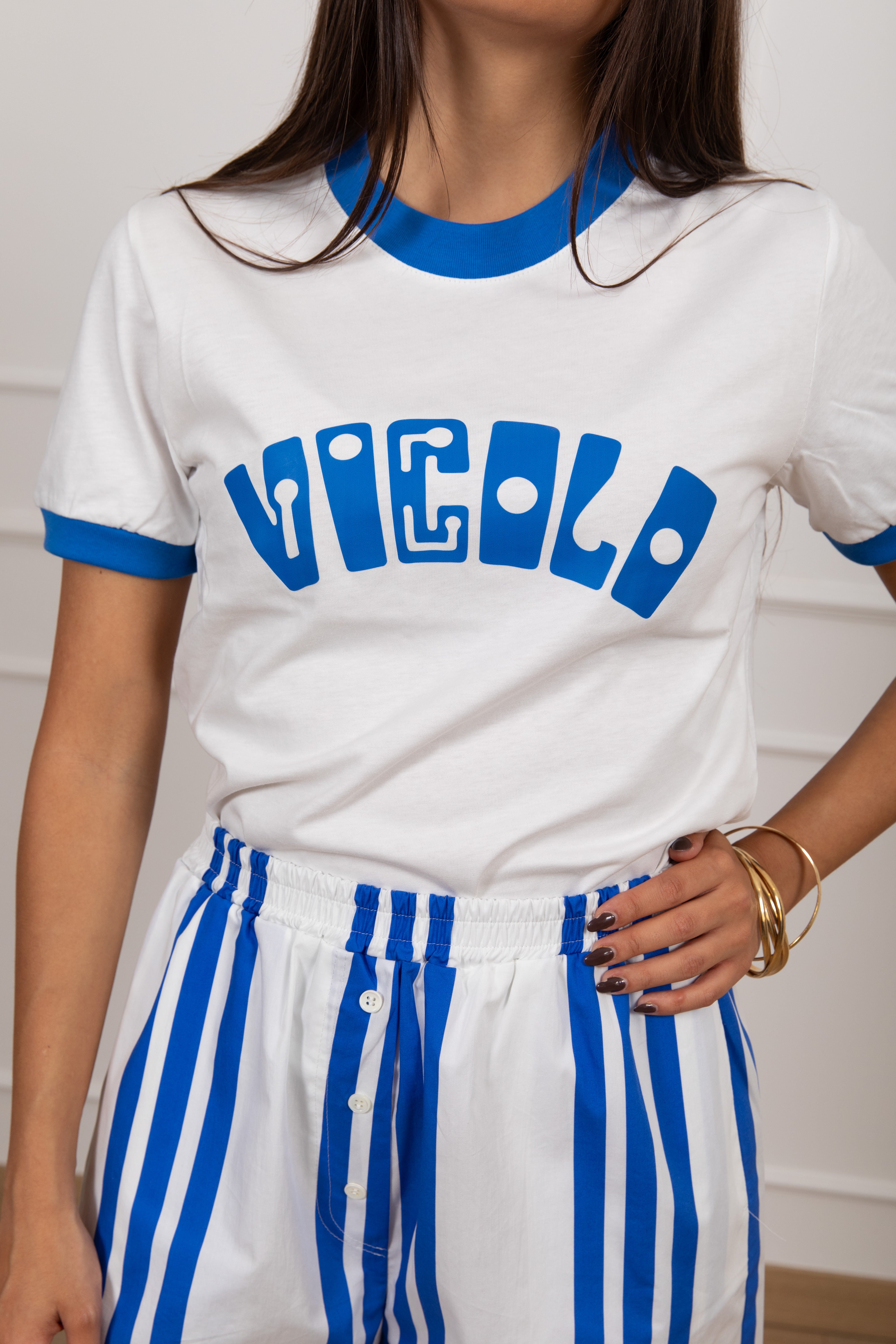 T-shirt logo vintage con profili a contrasto ViCOLO