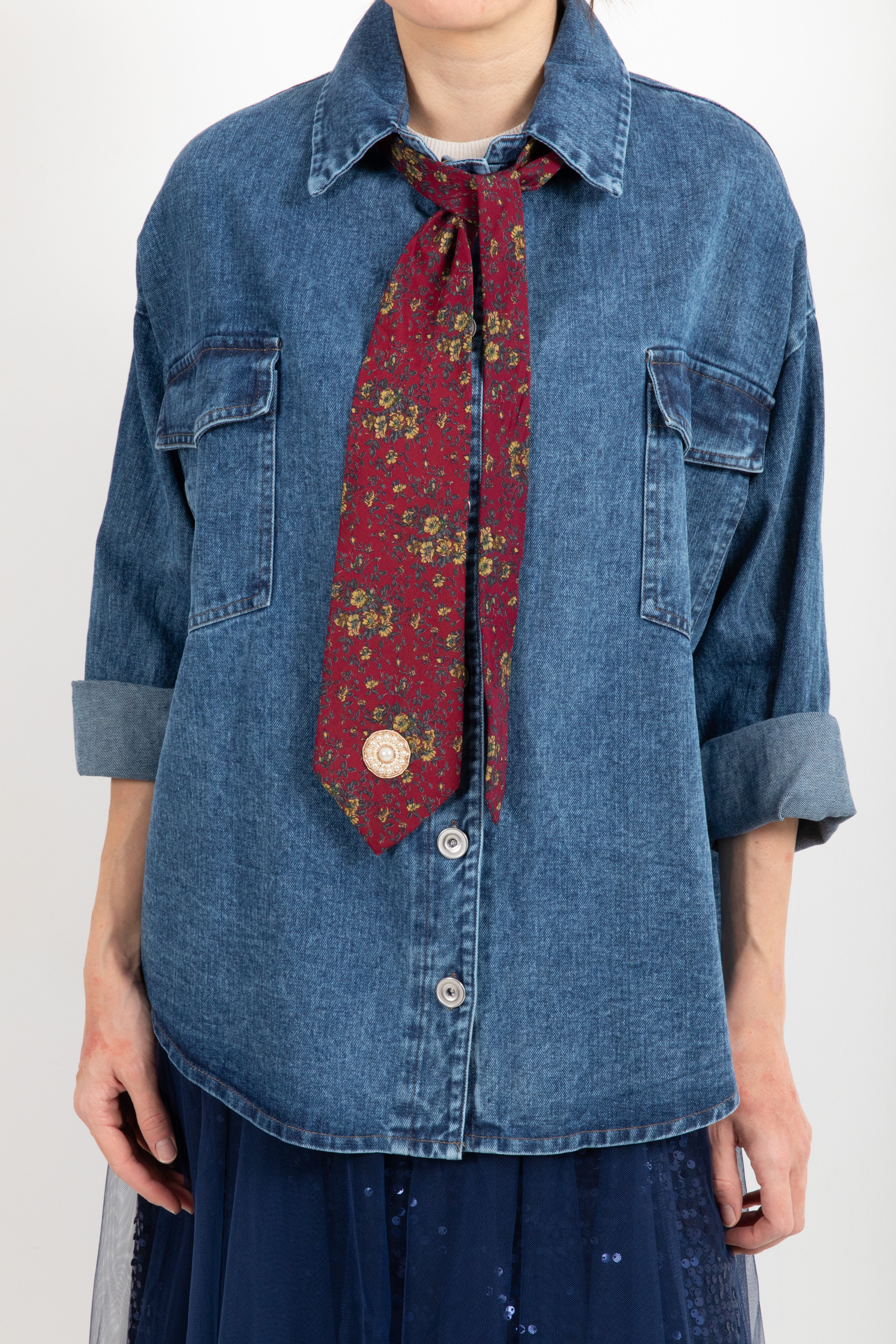 Giacca-camicia over-size in jeans con cravatta Dixie