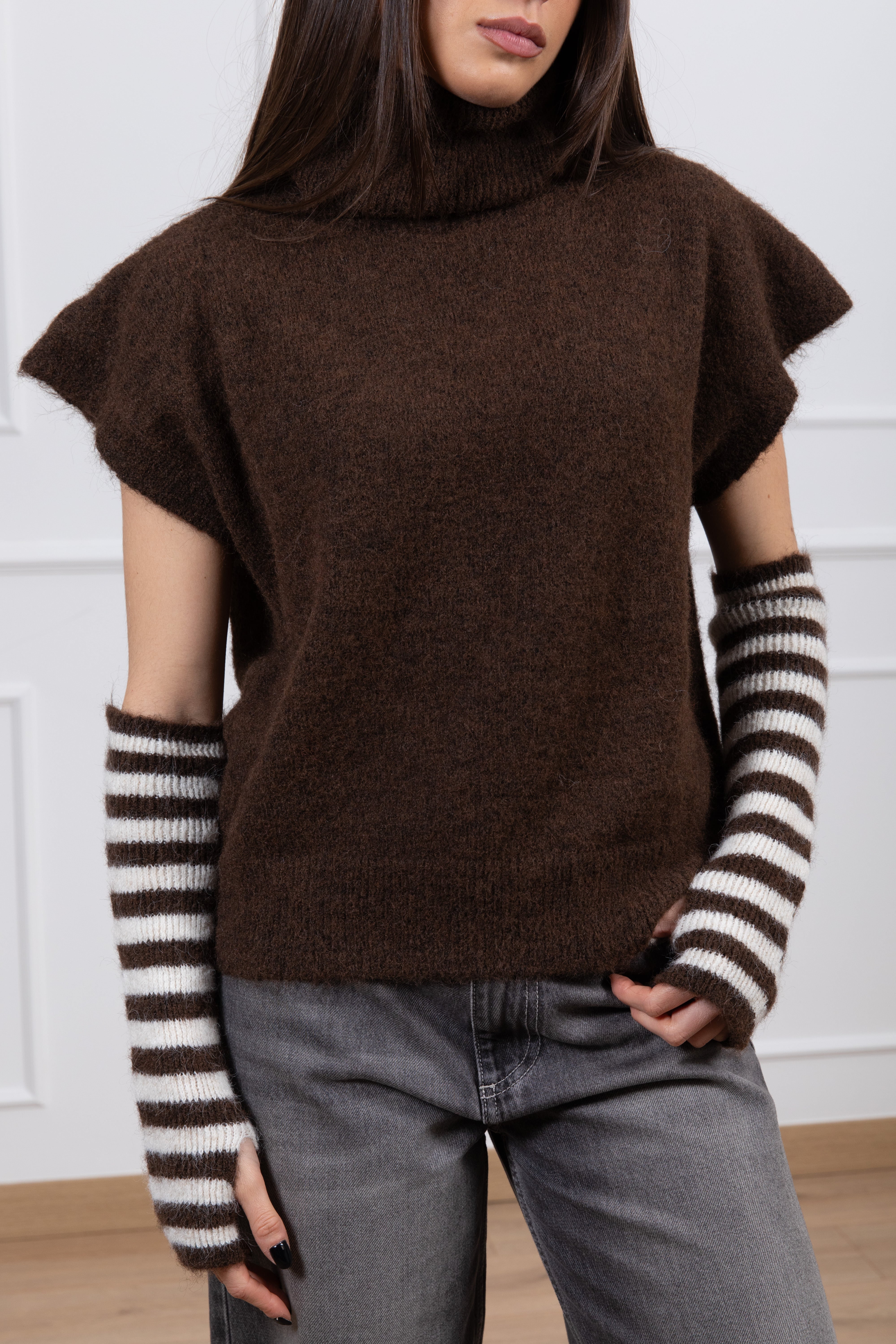 Pull collo alto con manicotti a righe Tensione IN