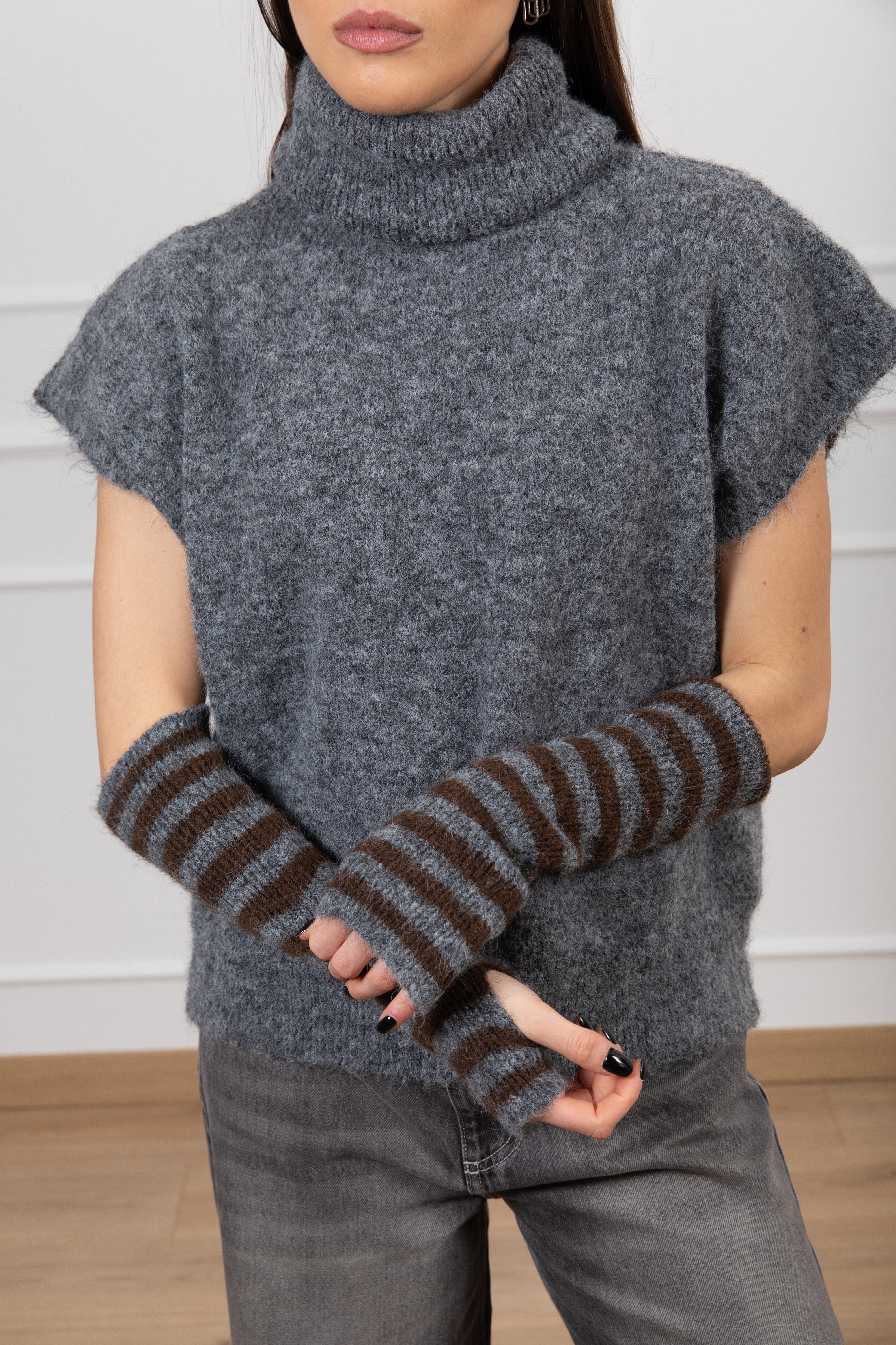 Pull collo alto con manicotti a righe Tensione IN