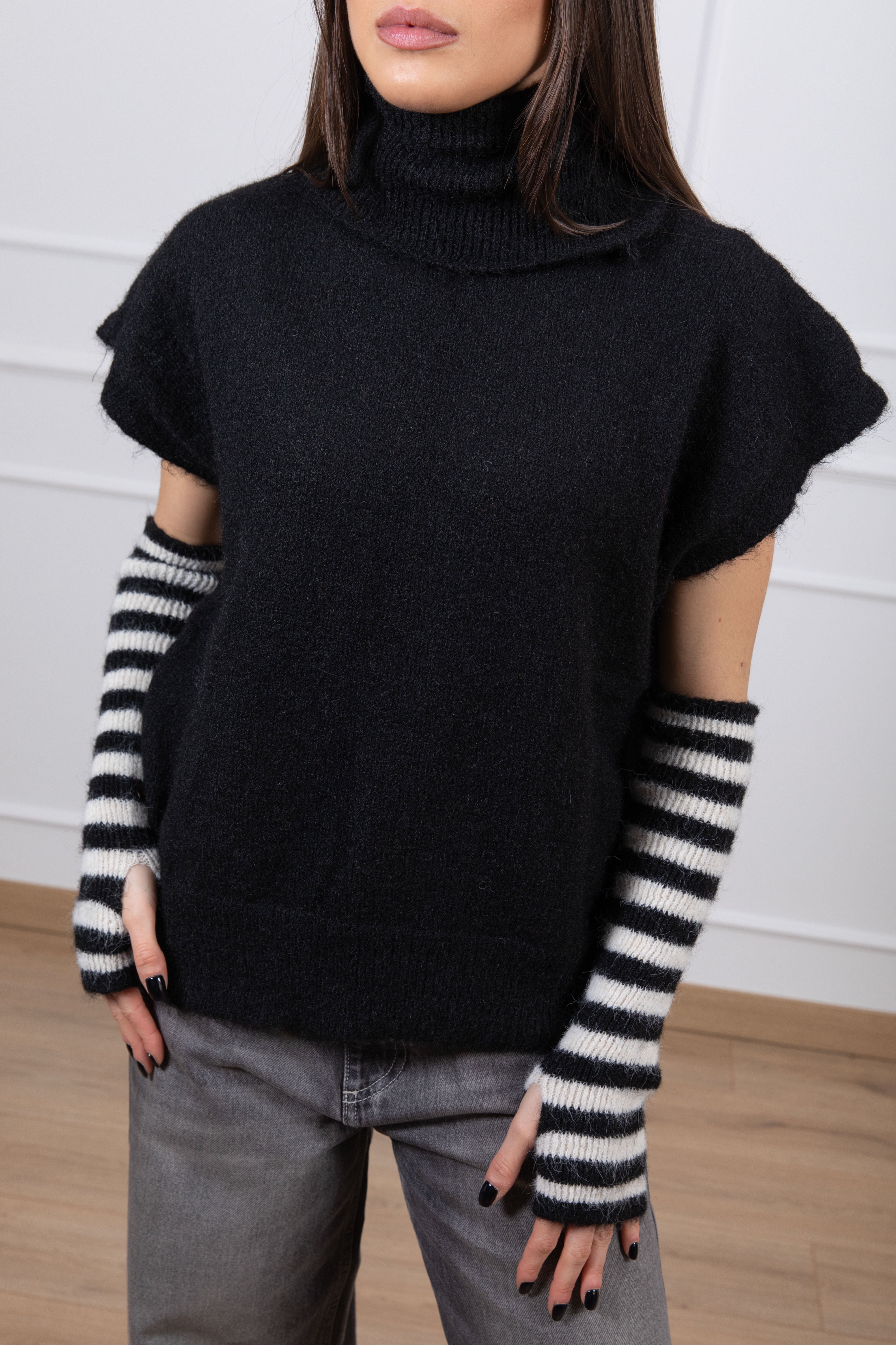Pull collo alto con manicotti a righe Tensione IN