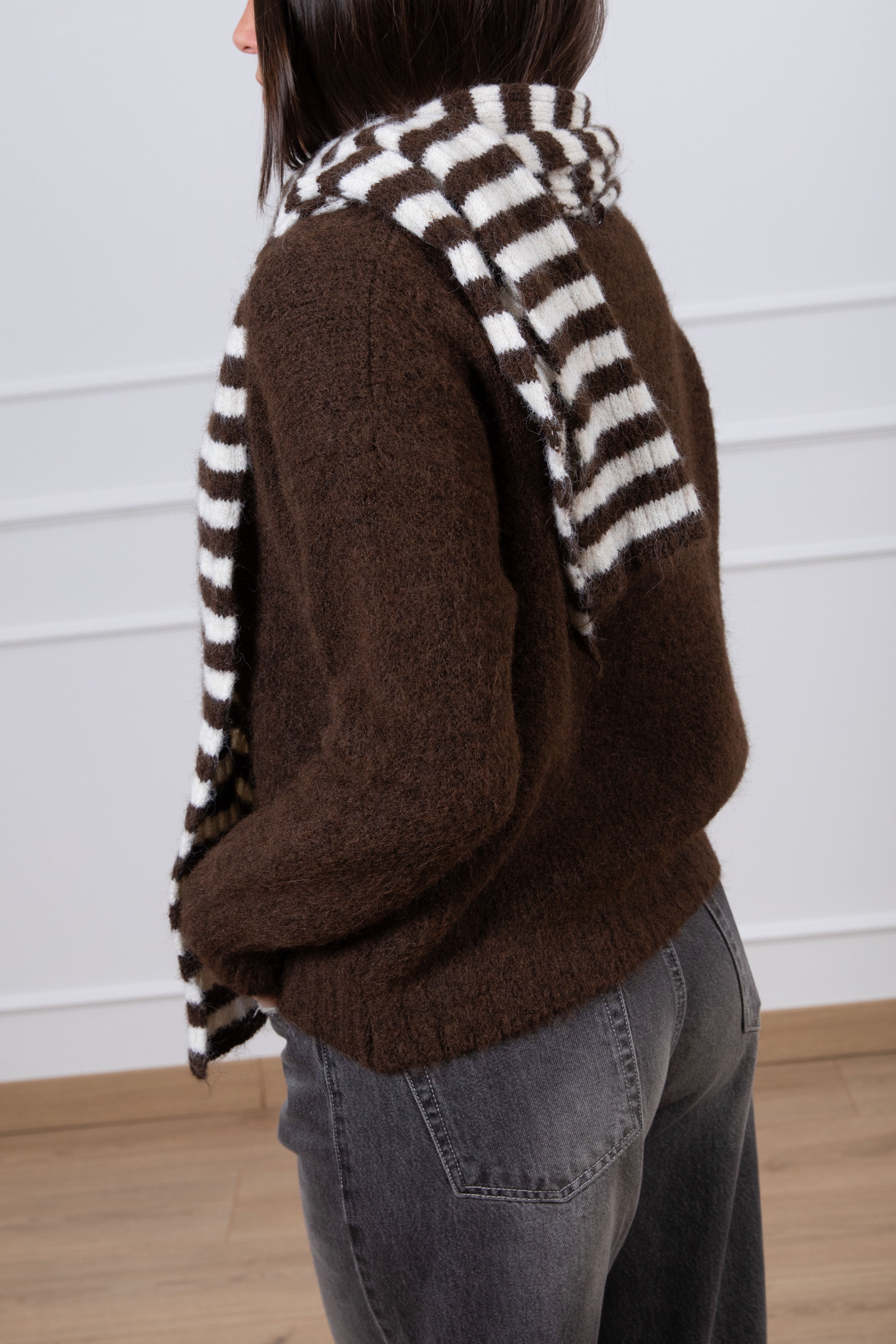 Pull girocollo con sciarpa a righe Tensione IN