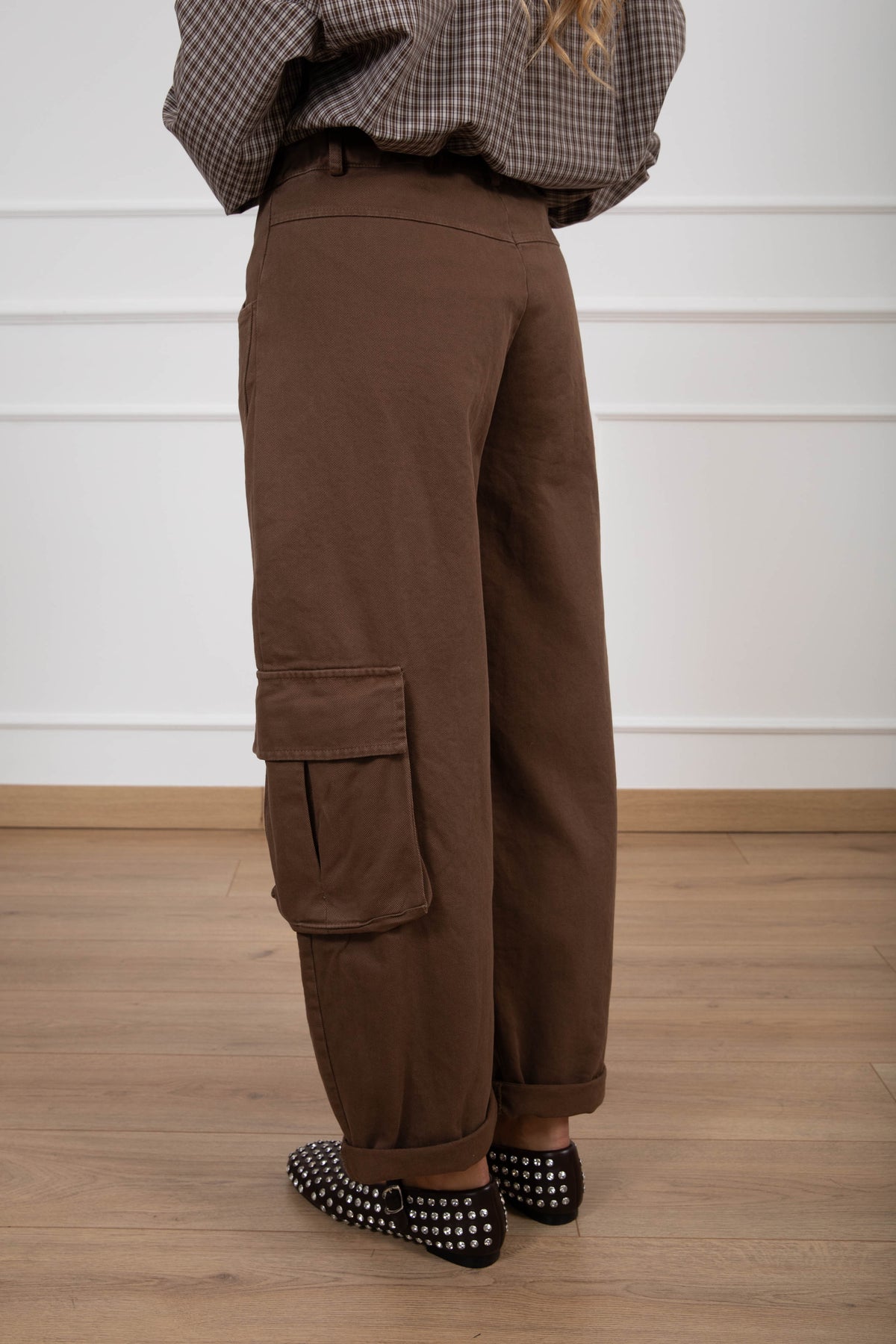 Jeans cargo egg-fit con elastico sul retro variante sigaro Susy Mix