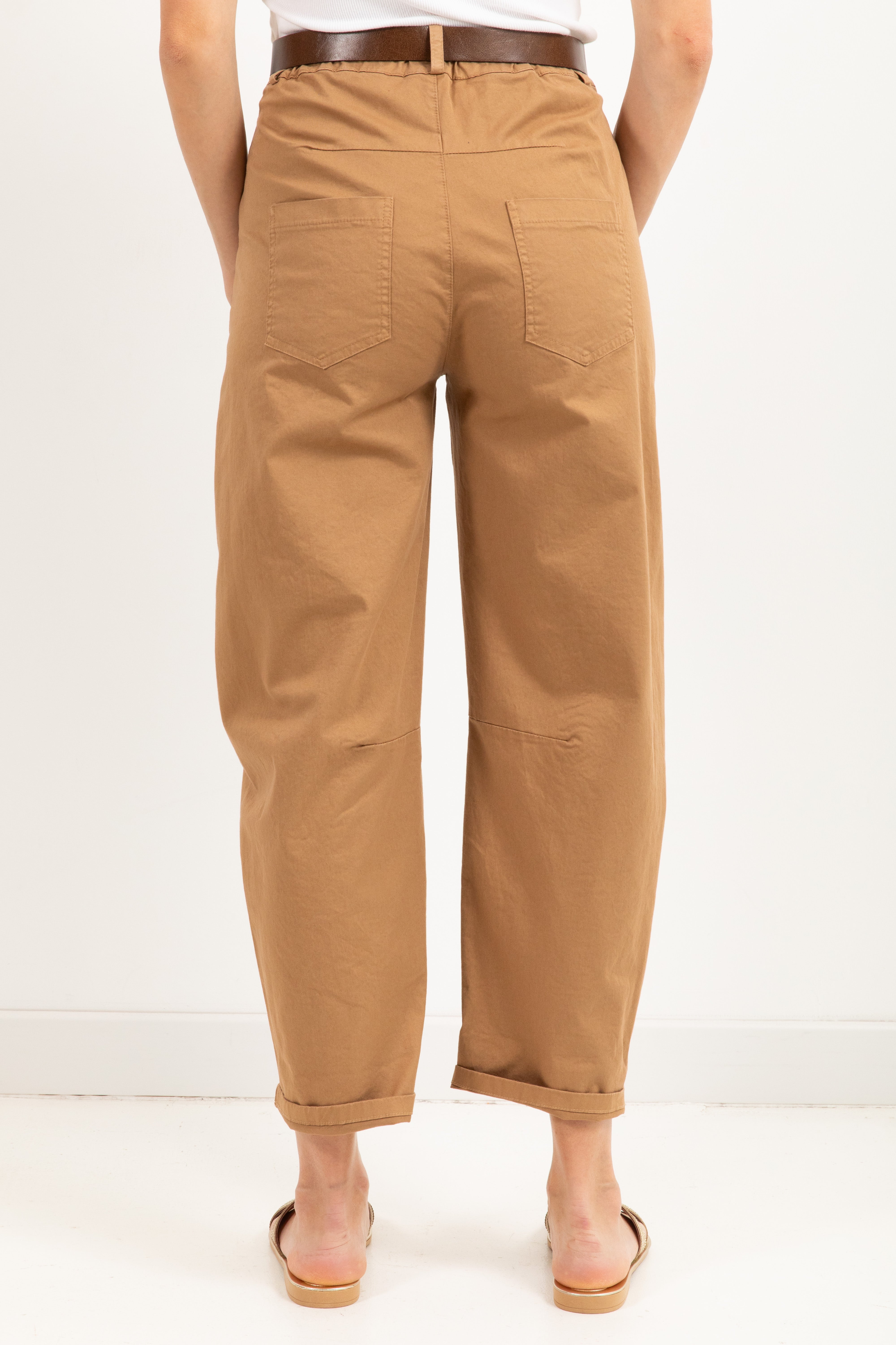 Pantalone carrot-fit in cotone con elastico sul retro Tensione IN
