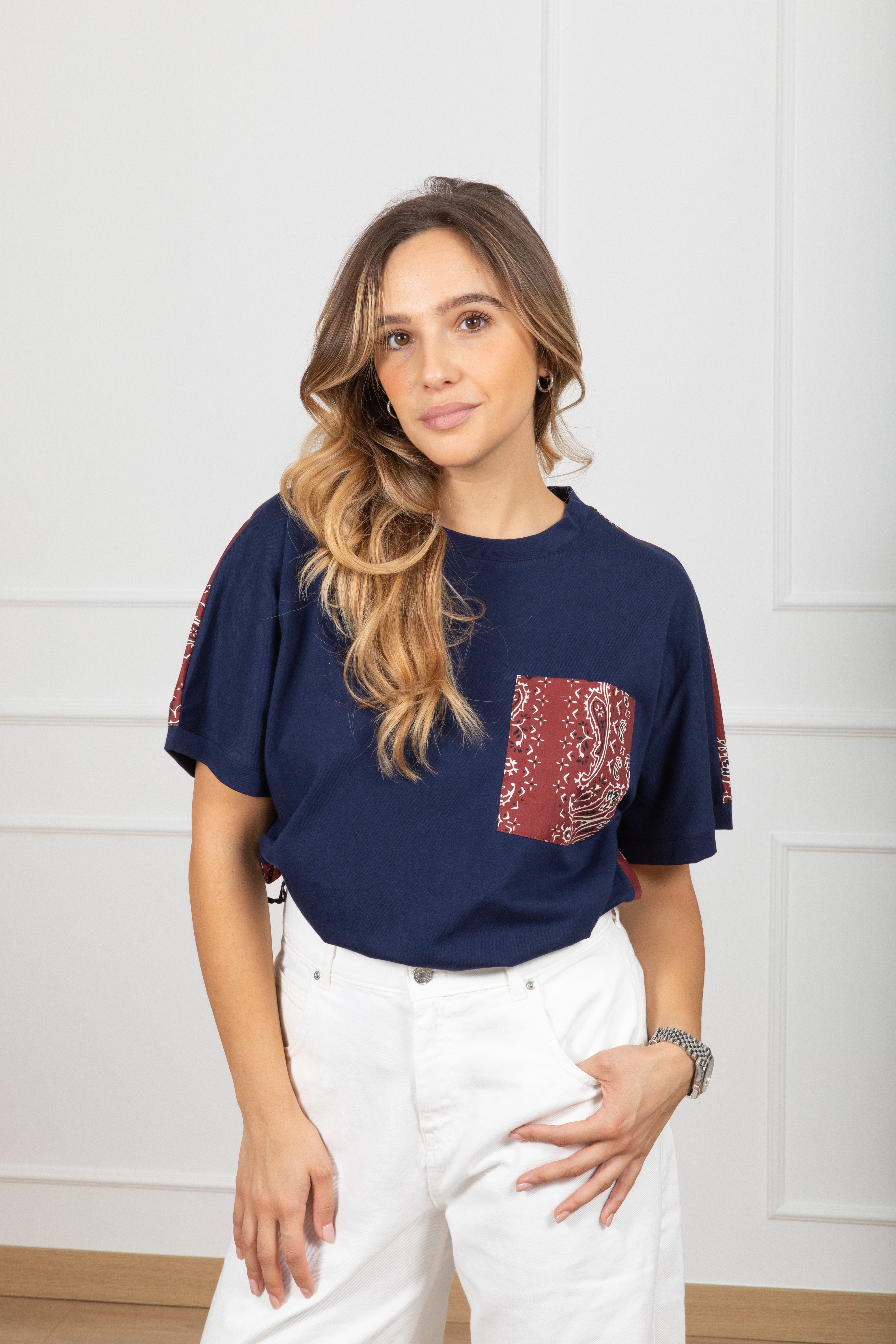 T-shirt con tasca e retro bandana ViCOLO X GLAM