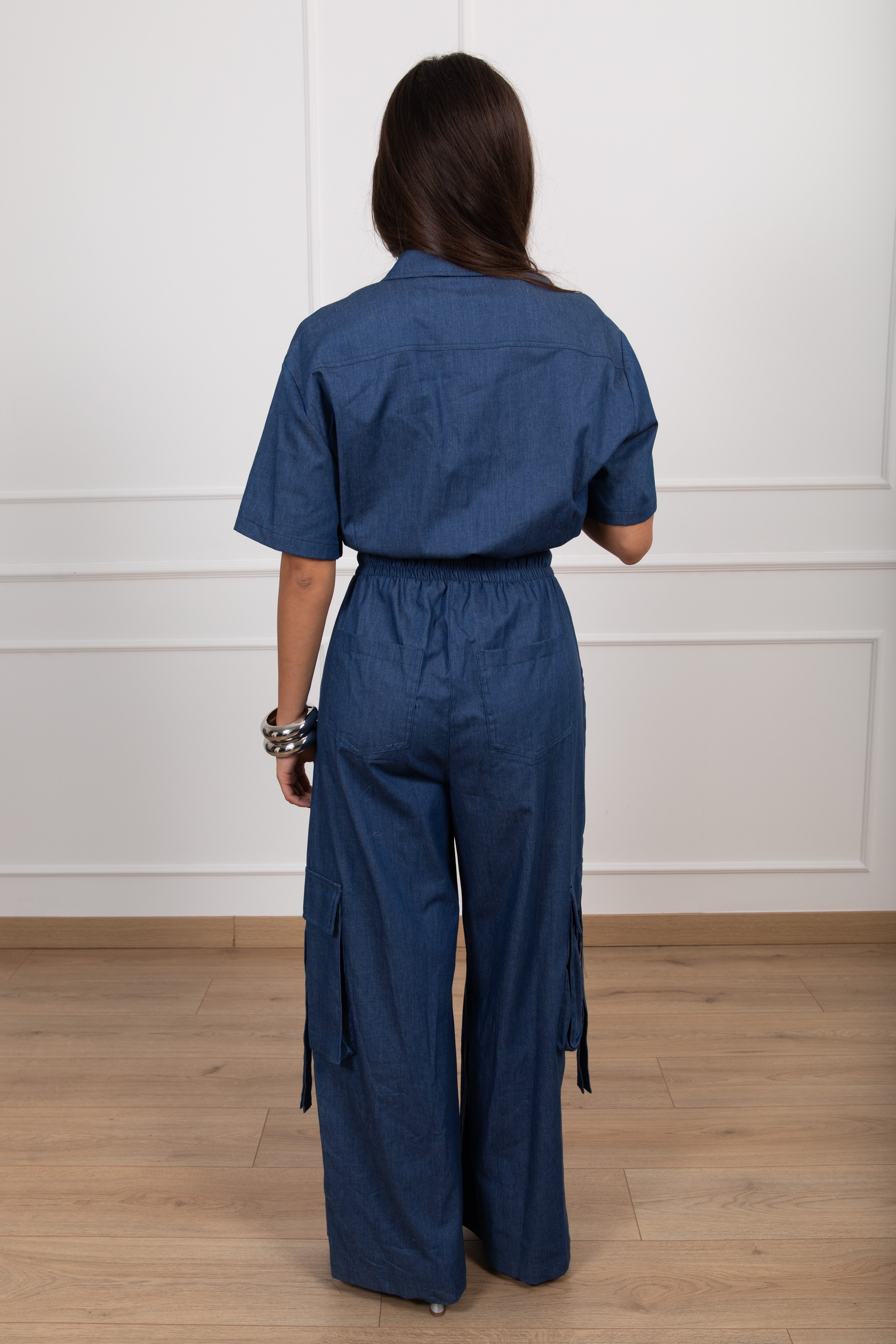Jumpsuit cargo in chambrix con applicazione gioiello Tensione IN