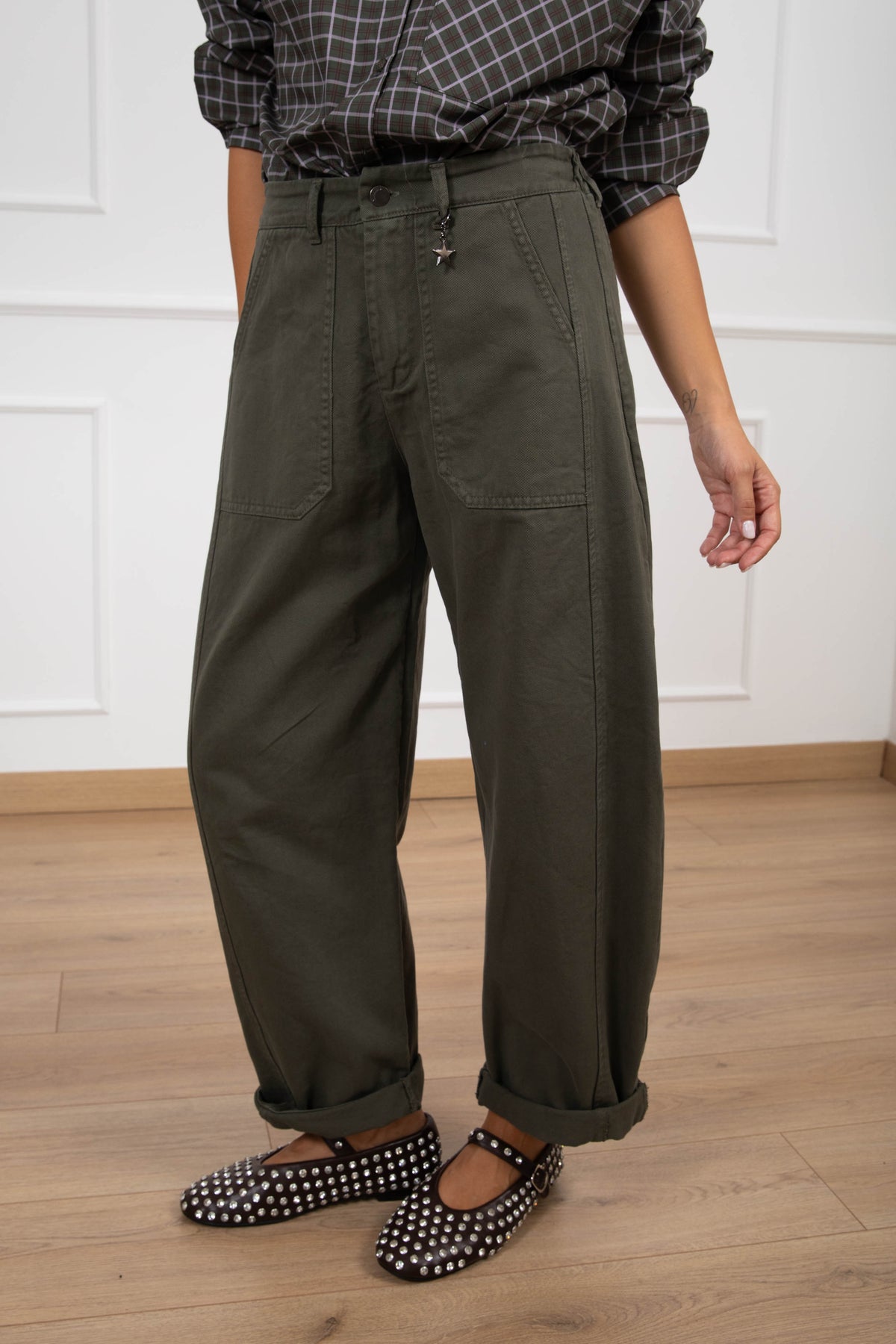 Jeans color egg-fit con elastico sul retro variante militare Susy Mix