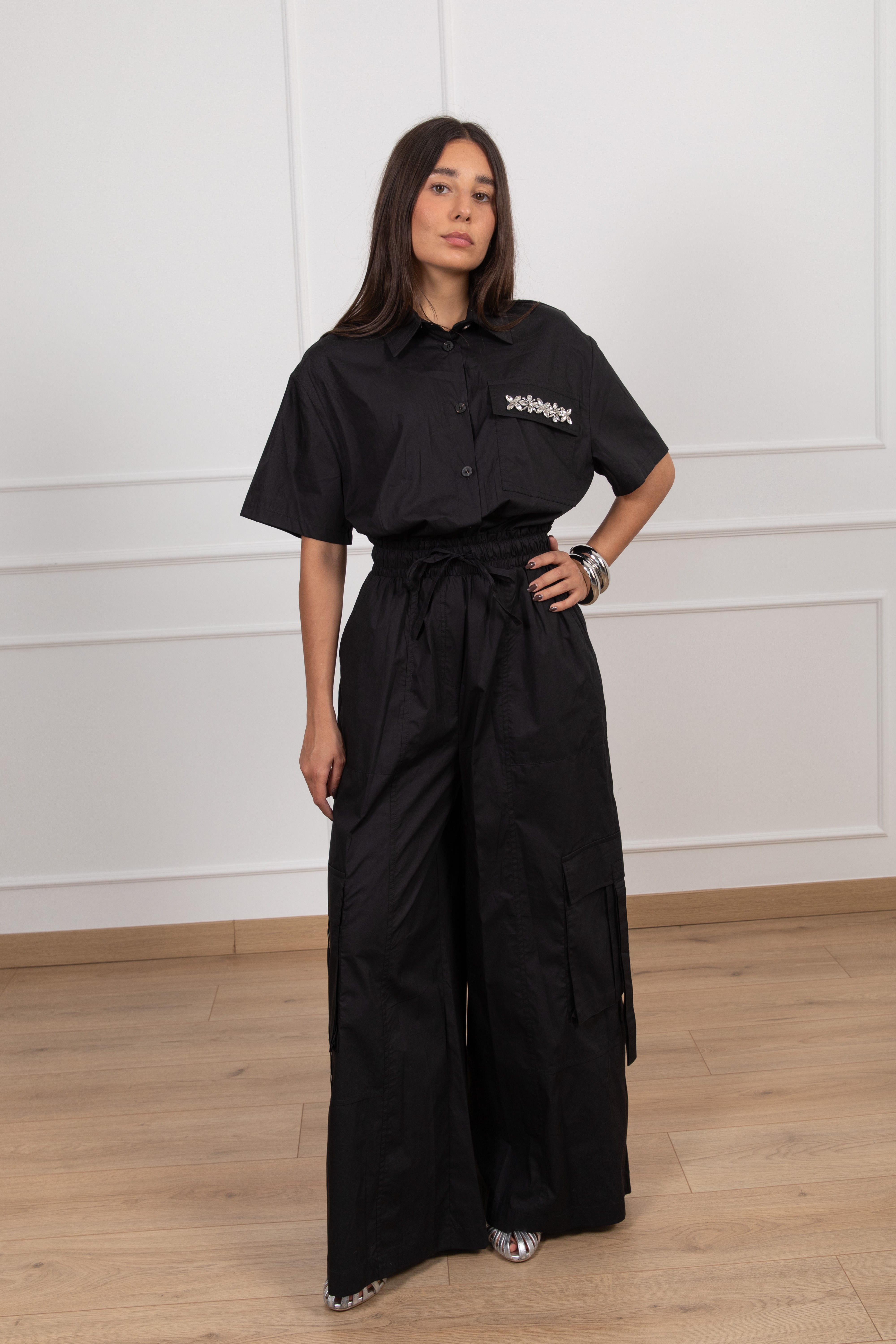 Jumpsuit cargo con applicazione gioiello Tensione IN