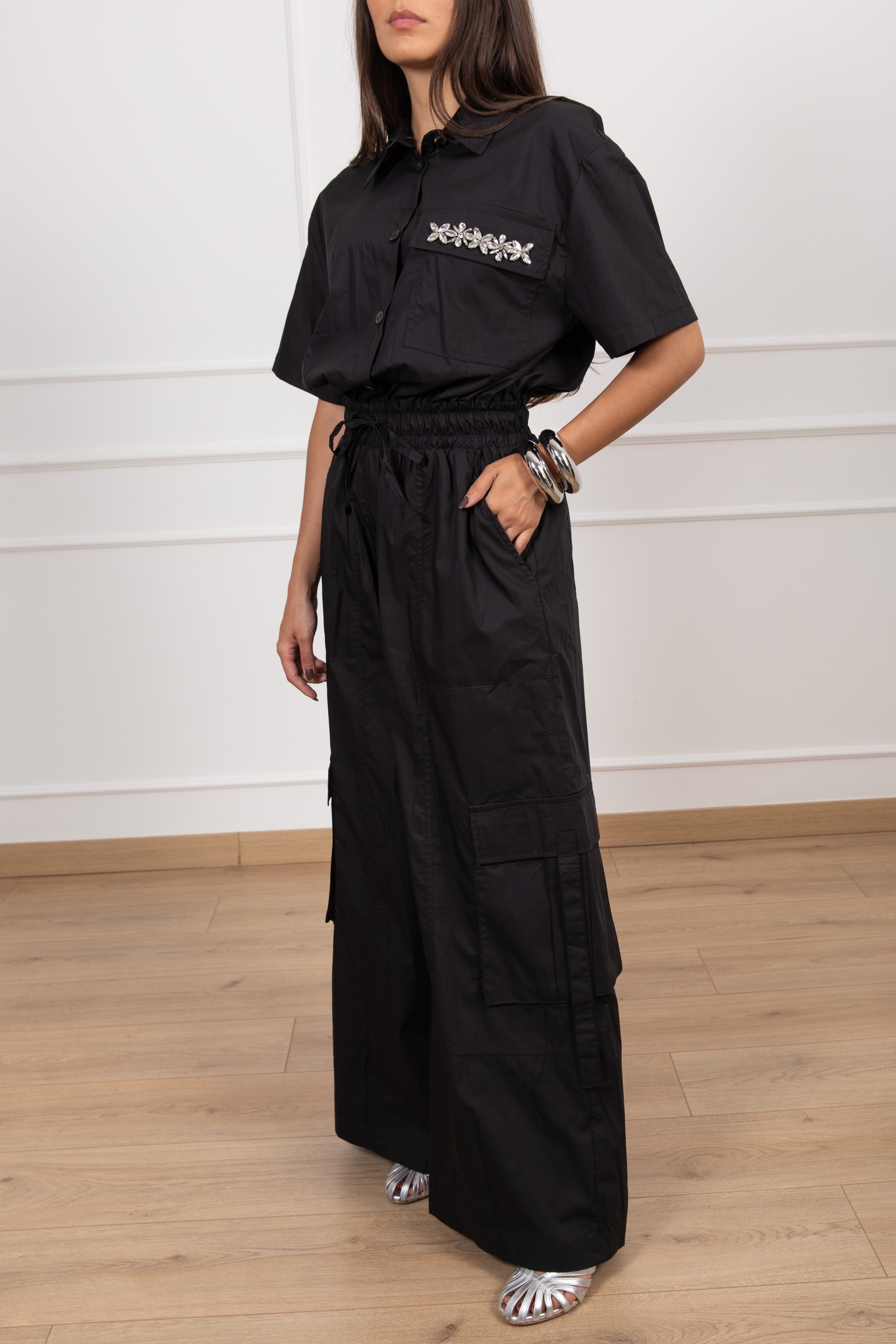 Jumpsuit cargo con applicazione gioiello Tensione IN
