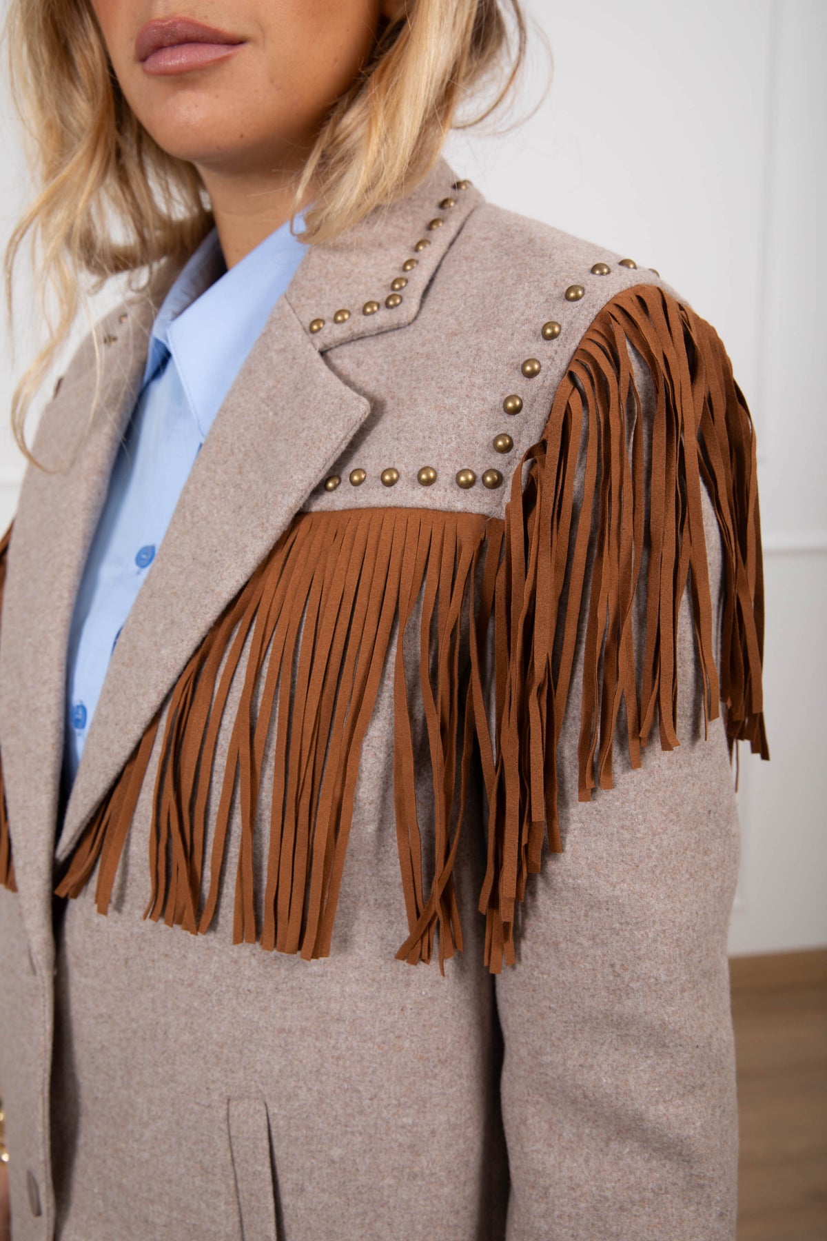 Giacca misto lana con borchie e frange variante beige ViCOLO