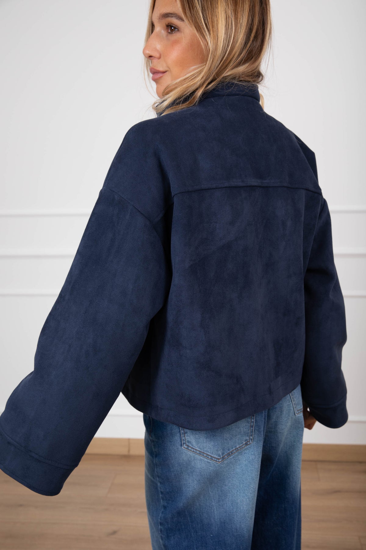 Giacca in eco-suede con tasche a patta variante blu Tensione IN