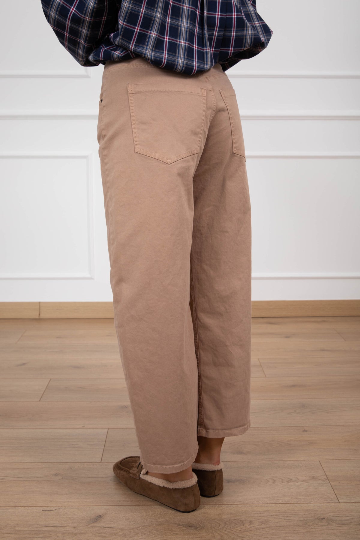 Pantalone 5 tasche con cintura placca variante cammello Tensione IN