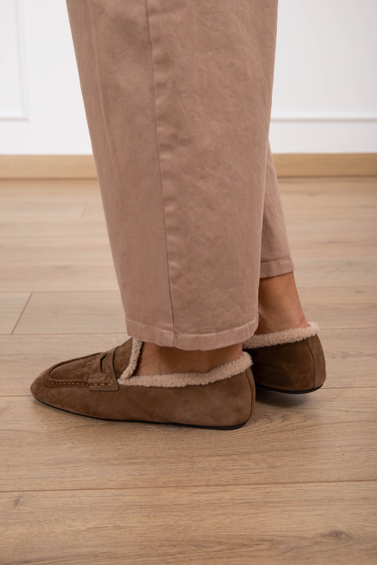 Mocassino in camoscio con interno in eco-pelliccia Ovyè